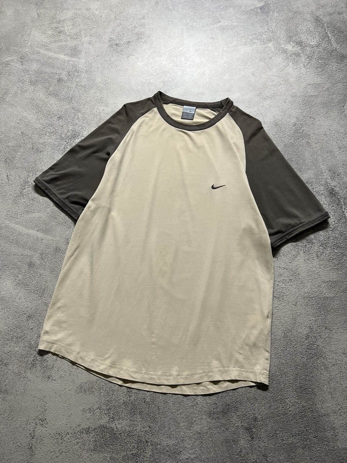 Vintage Vintage Y2k Nike 💛 Faded Mini Swoosh T-Shirt 00’s Size US L / EU 52-54 / 3 - 2 Thumbnail