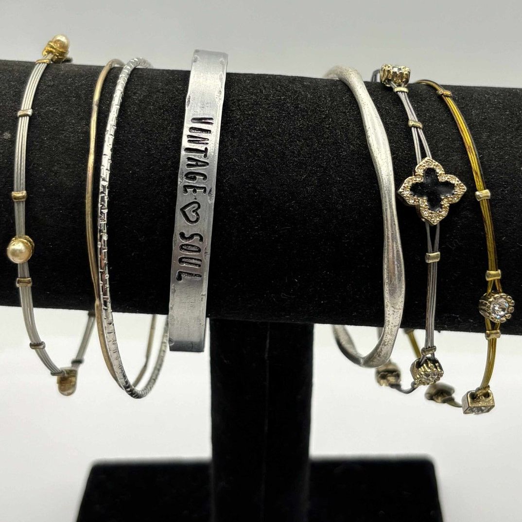 Other Silver Clover/Pearl Bracelet Bundle Size ONE SIZE - 2 Thumbnail