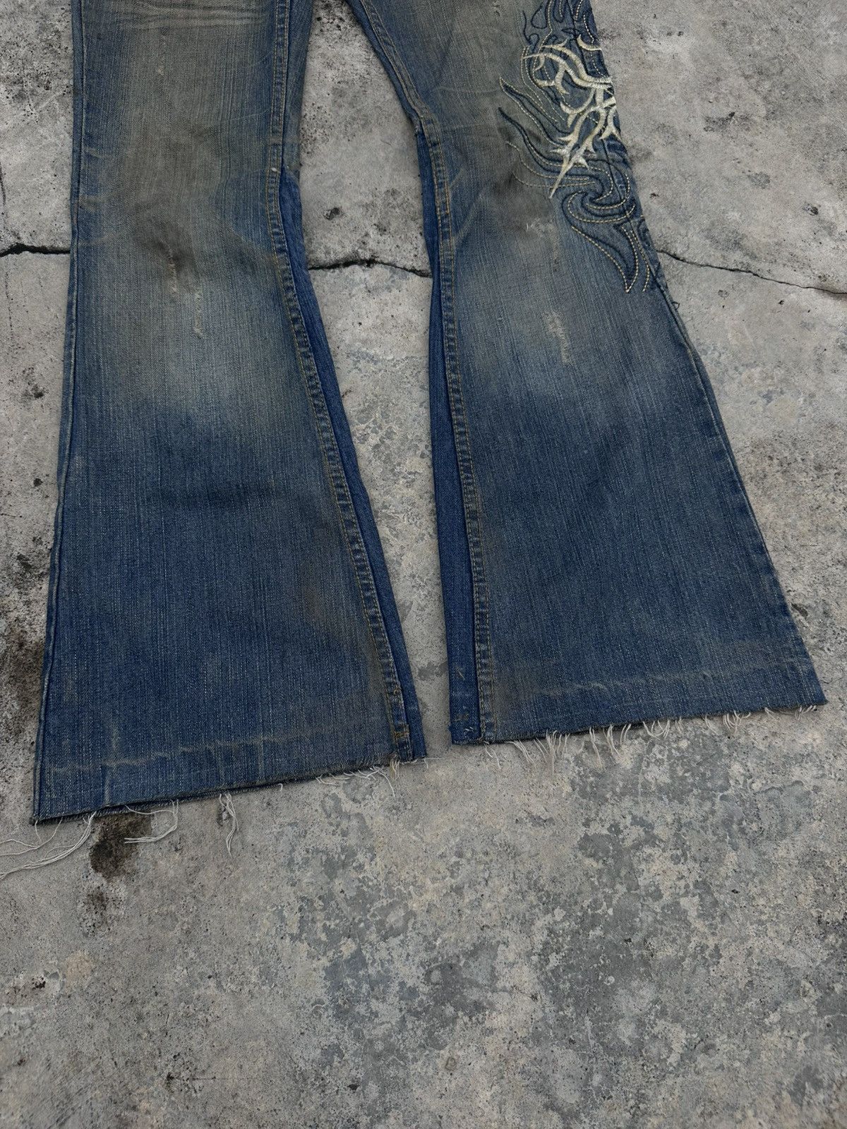 Tornado Mart 2000s Tornado Mart Tribal Flare Jeans Size US 32 / EU 48 - 2 Thumbnail