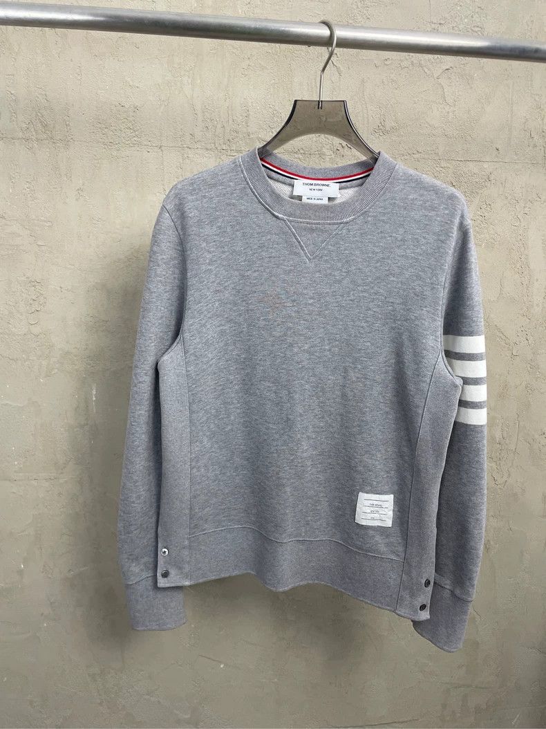 Thom Browne Thom browne Gray four-striped round-neck sweatshirt 2504-Ne Size US M / EU 48-50 / 2 - 1 Thumbnail