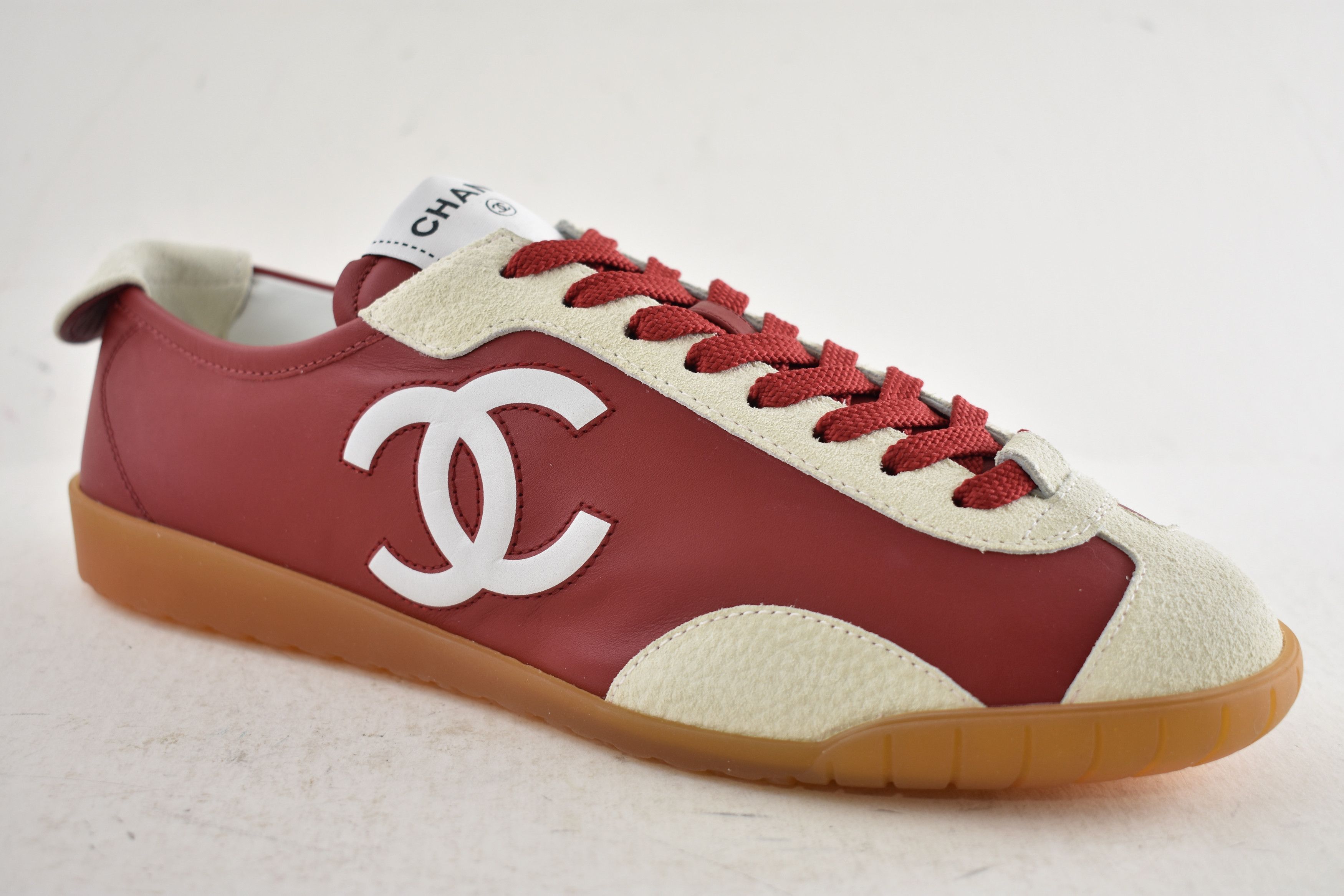 Chanel 26P White Leather Suede CC Logo Runner Trainer Sneaker 39.5 Size US 9.5 / IT 39.5 - 4 Thumbnail