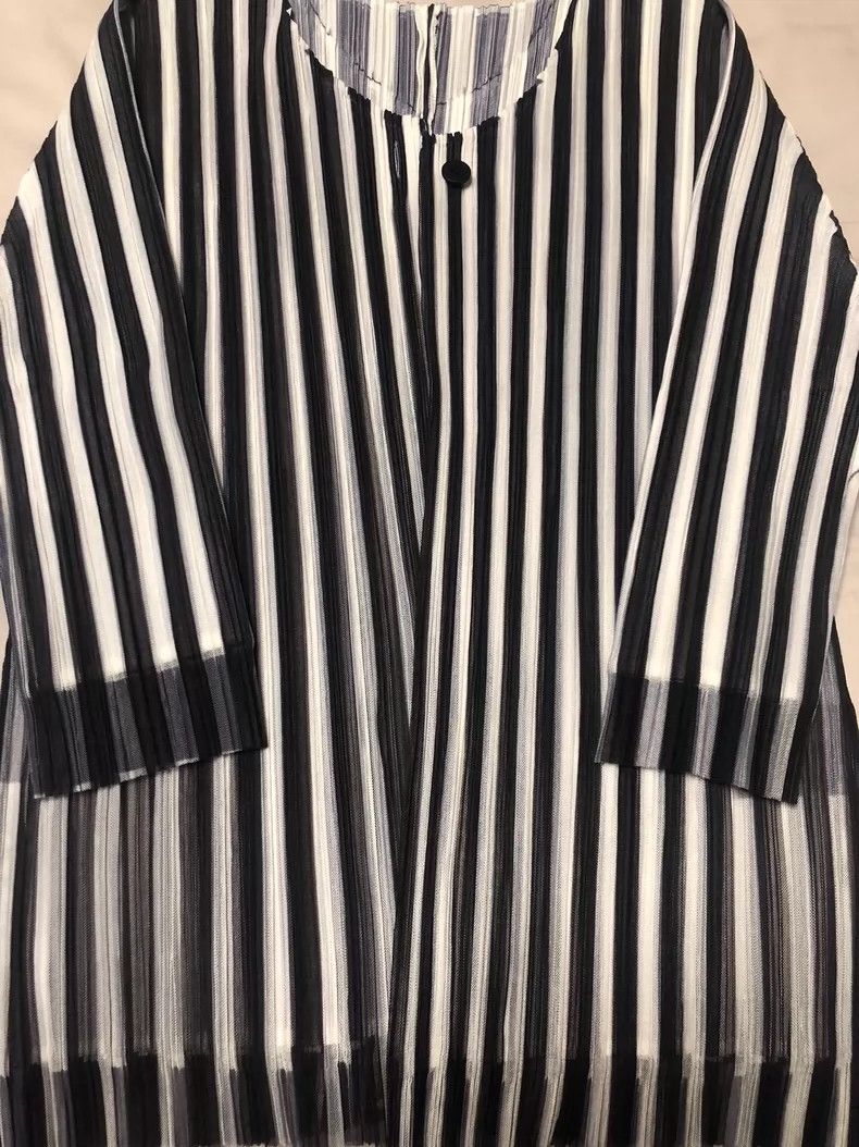 Issey Miyake Issey Miyake size:3 Black and white striped pleated cardig Size S / US 4 / IT 40 - 2 Thumbnail