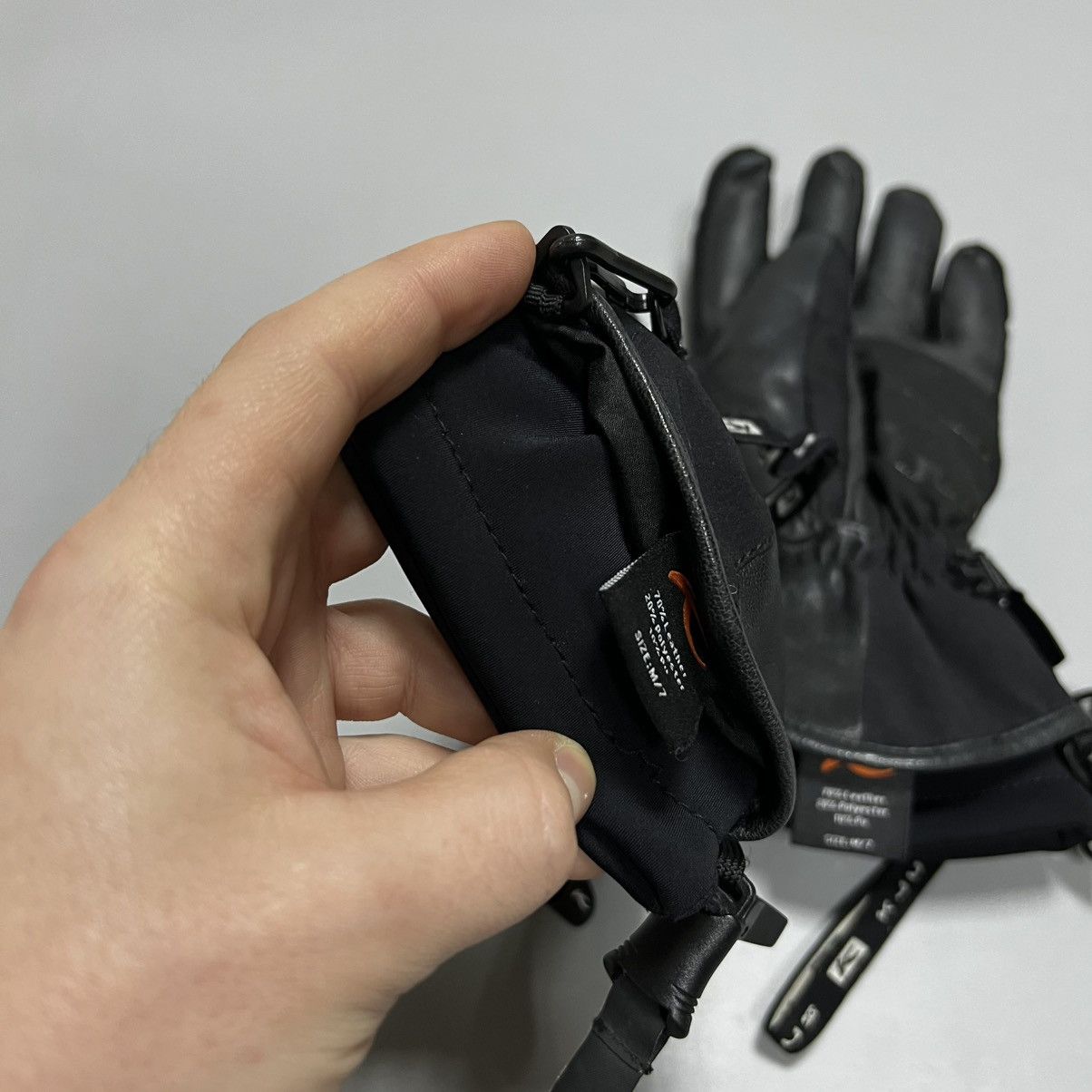 KJUS KJUS Ski Snowboard Gloves PrimaLoft Leather Black Size ONE SIZE - 20 Thumbnail