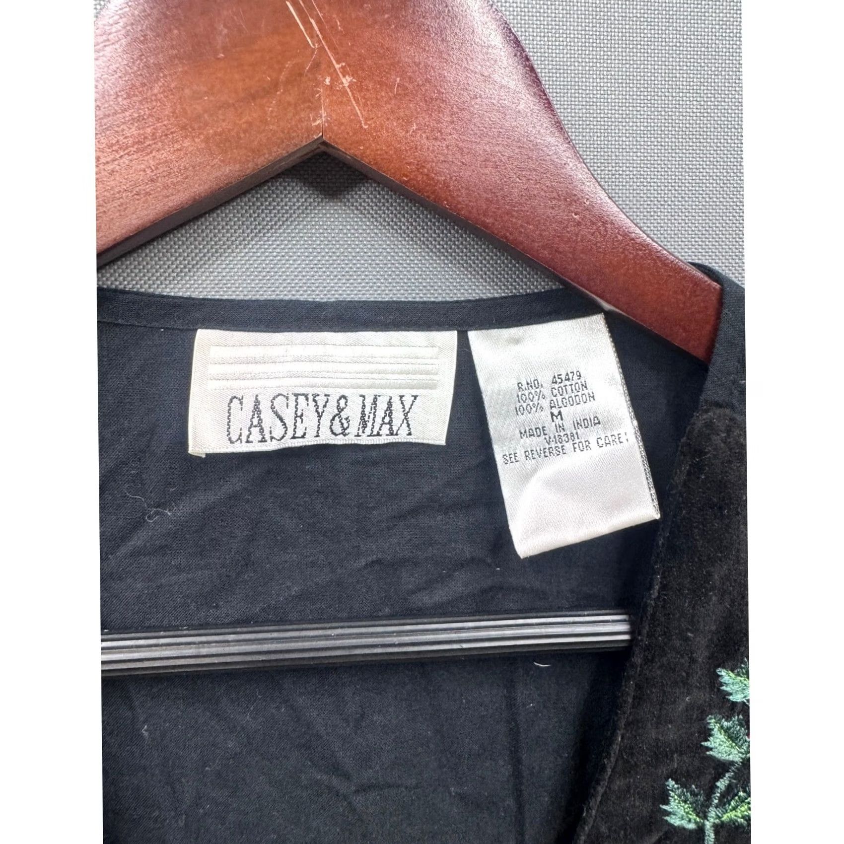 Vintage VINTAGE Casey & Max Vest Womens Black Cotton Embroidered Poinsettia Christmas Medium Size M / US 6-8 / IT 42-44 - 6 Thumbnail