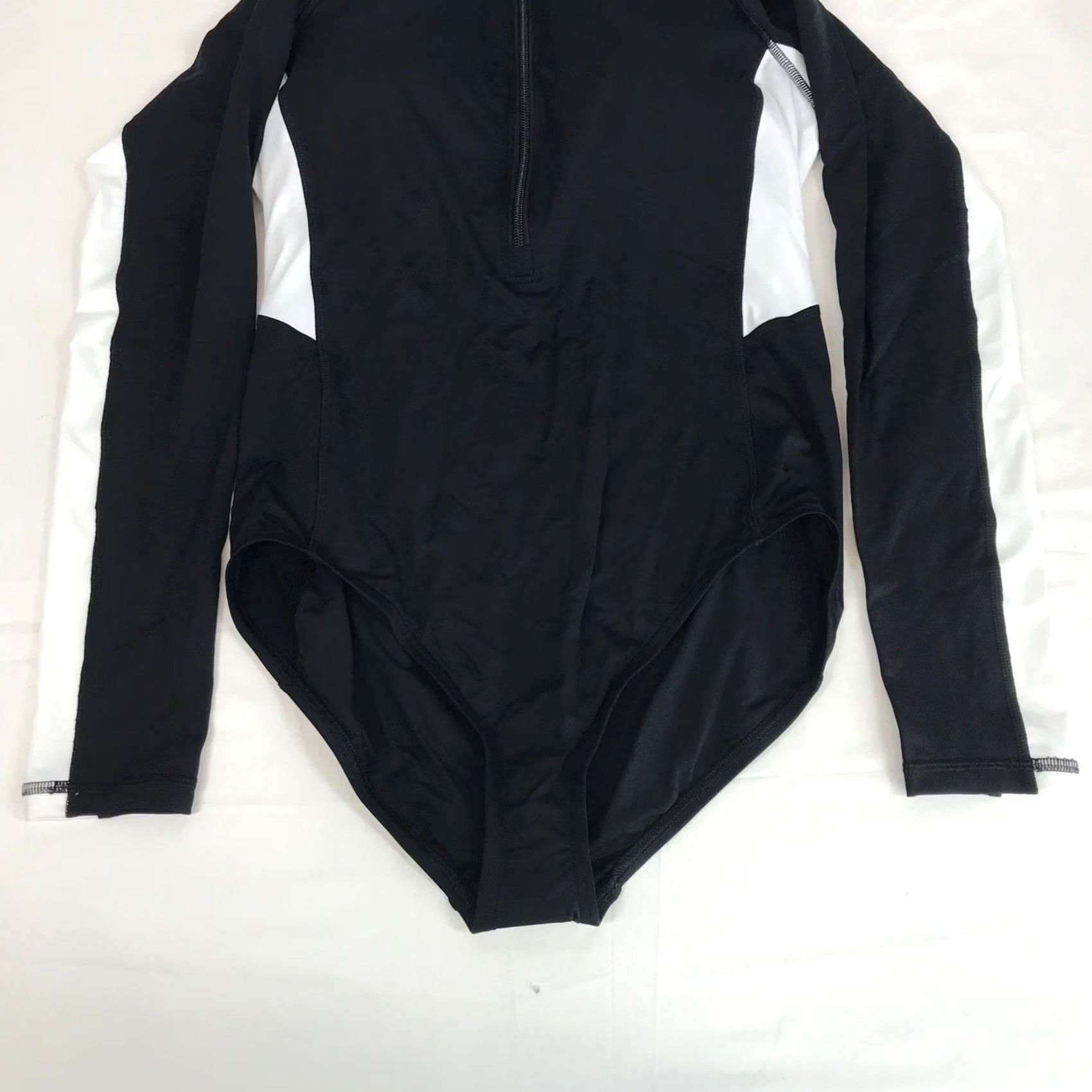 Lands' End Lands End Womens Rash Guard One Piece Colorblock Long Sleeve Size 10 Tall Black White UV Protection Zip Front Athletic Swimsuit Size L / US 10 / IT 46 - 3 Thumbnail