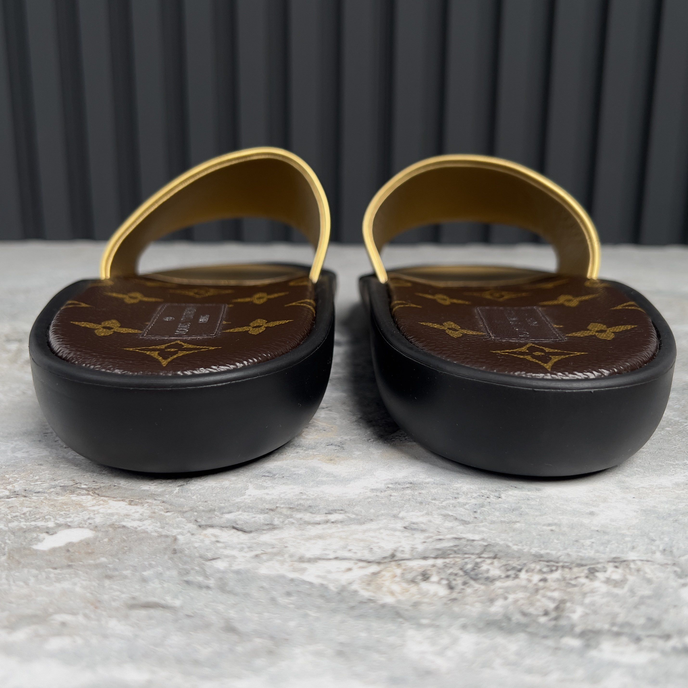 Louis Vuitton Sunbath Mules LV Monogram Size US 8 / IT 38 - 8 Thumbnail
