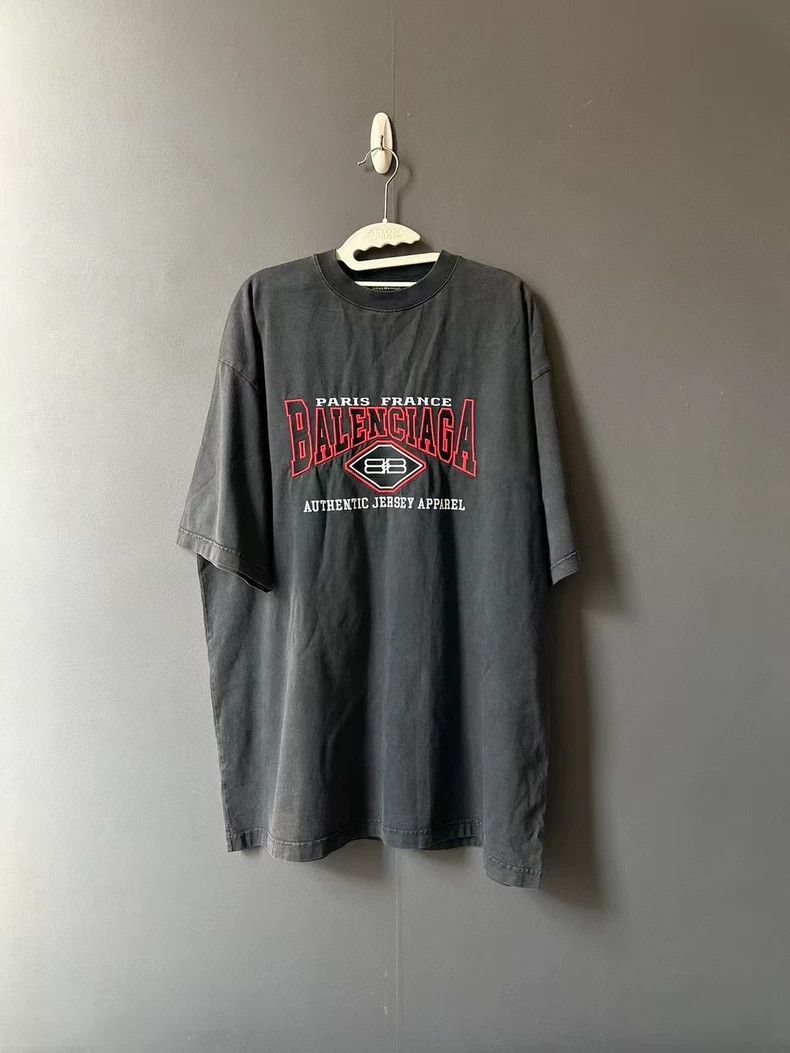 Balenciaga Balenciaga Bat Short Sleeve Size US M / EU 48-50 / 2 - 1 Thumbnail