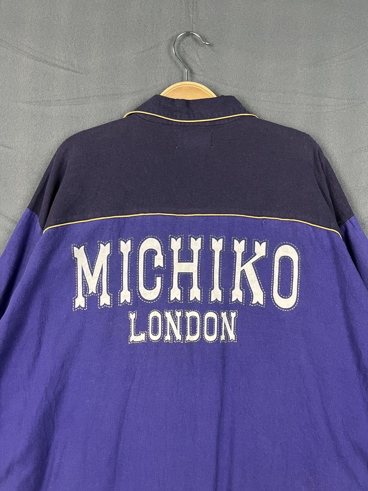 Michiko Koshino × Michiko Koshino London MICHIKO KOSHINO LONDON BUTTON UPS SHIRT SPELL OUT BACKHIT Size US L / EU 52-54 / 3 - 7 Thumbnail