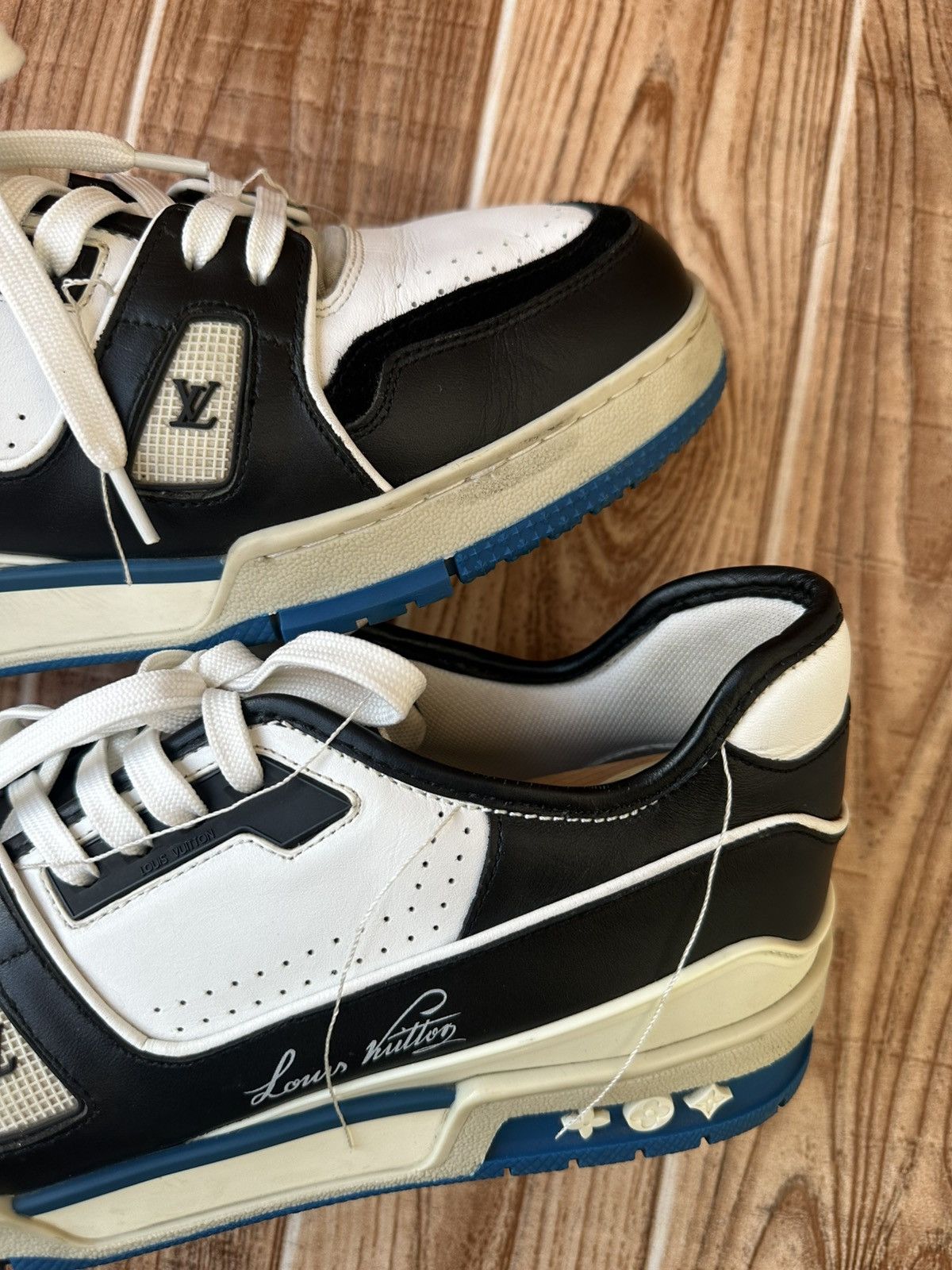 Louis Vuitton Louis Vuitton X Virgil Abloh Leather Lowtops Size US 9 / EU 42 - 12 Thumbnail