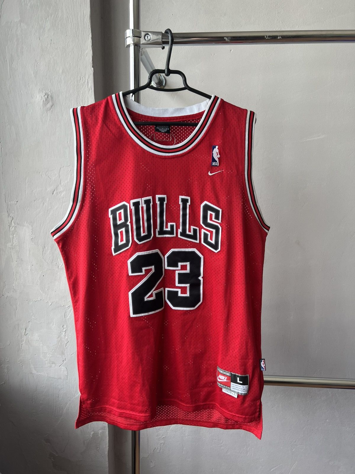 NBA 90’S NBA CHICAGO BULLS #23 JORDAN VINTAGE BASKETBALL JERSEY Size US L / EU 52-54 / 3 - 2 Thumbnail