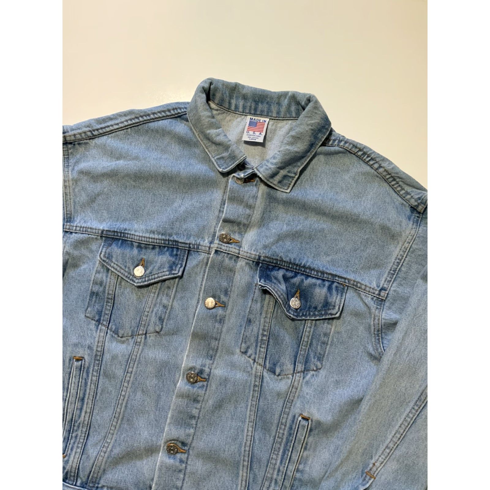 Vintage VINTAGE 80s 90s TGI Friday’s Throughout The World Embossed Denim Jean Jacket Sz. L Men’s? Size US 33 - 4 Thumbnail