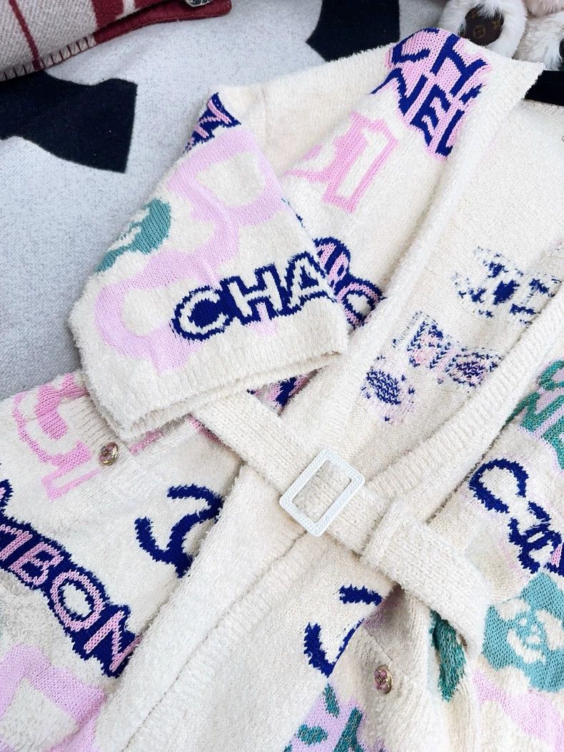 Chanel Chanel 23p popular Jennie's same color letter logo beige k Size S / US 4 / IT 40 - 8 Thumbnail