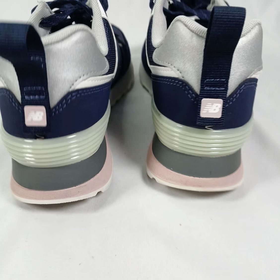 New Balance New Balance 574 WL574IL2 Women’s Size 7 Navy Pink Retro Running Sneakers Size US 7 / IT 37 - 3 Thumbnail