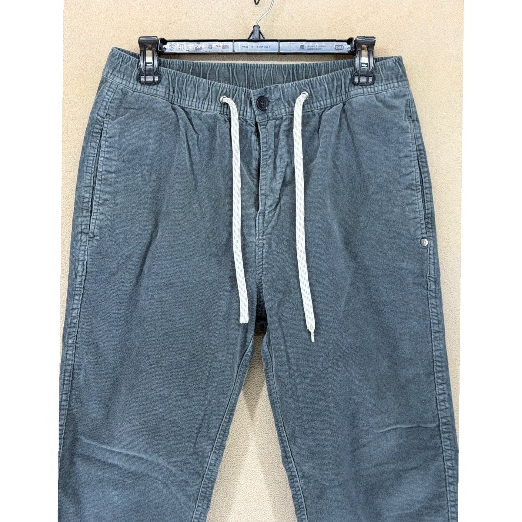 Vuori Vuori Mens Corduroy Jogger Pants Elastic Waist Drawstring Pockets M Green Front Flat Front Pockets Logo Tapered Casual Fall Spring Mens Size US 31 - 2 Thumbnail