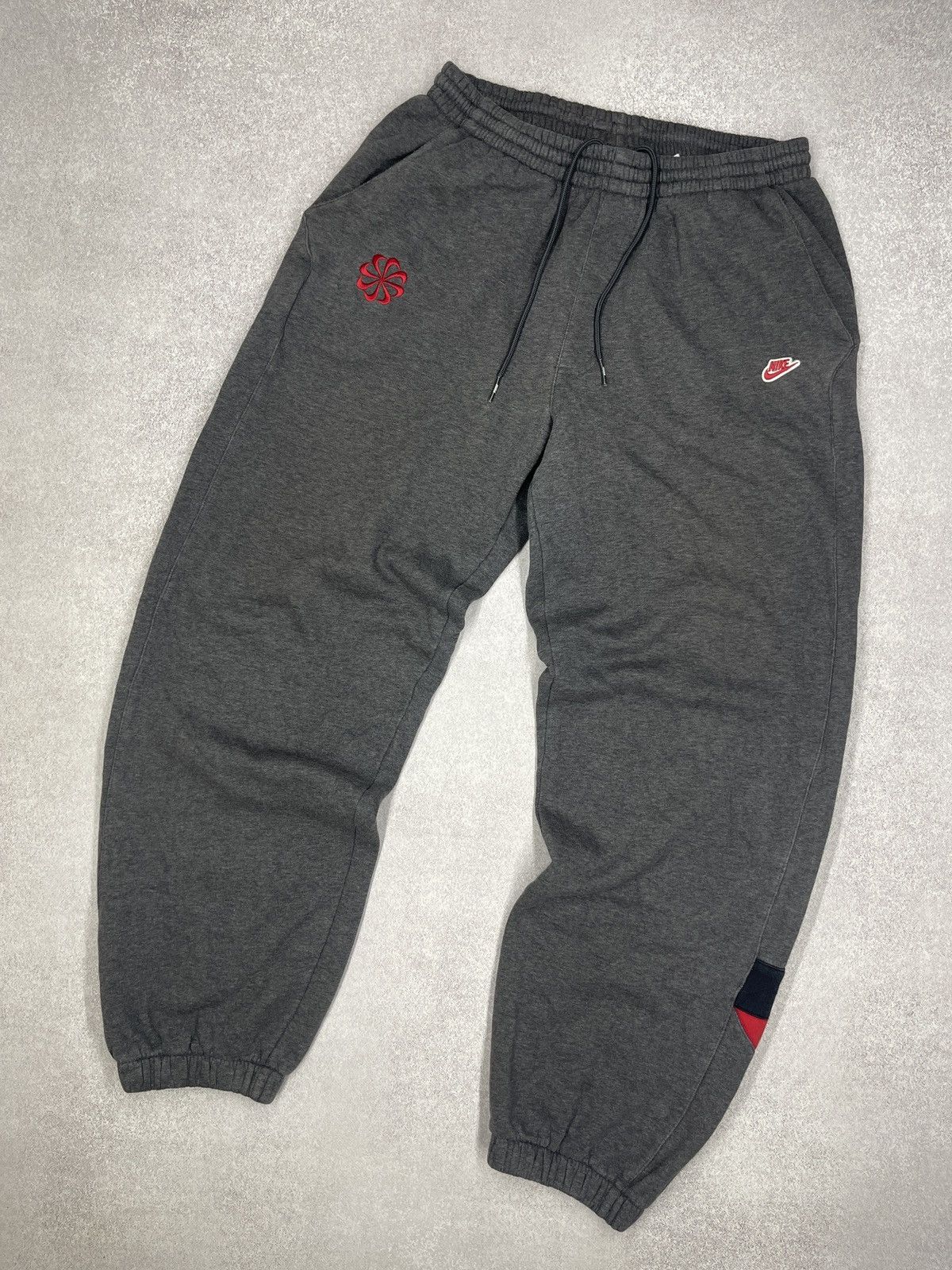 Nike Vintage Nike Kolovrat Basic Sweatpants Grey Drill Y2K ACG Size US 34 / EU 50 - 1 Thumbnail