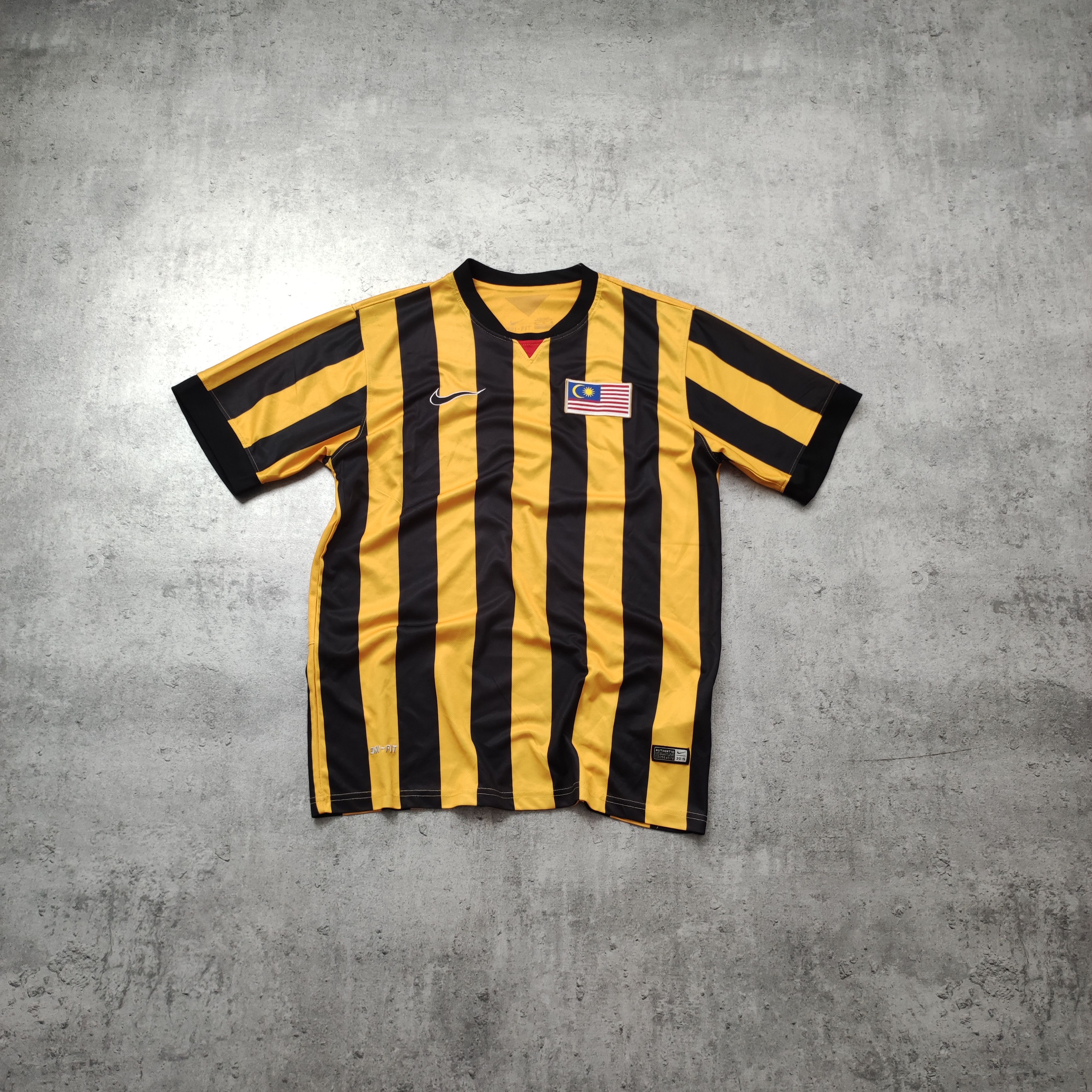 Nike RARE Football National Team Malaysia 2015 Home Jersey Size US L / EU 52-54 / 3 - 1 Thumbnail