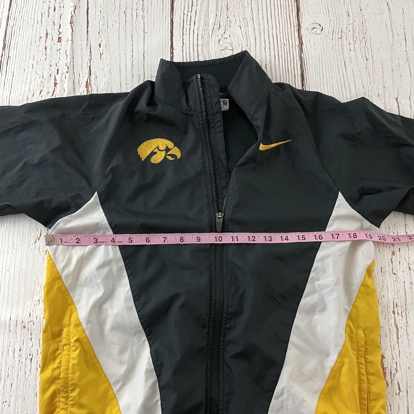 Nike VINTAGE Nike Iowa Hawkeyes Full Zip Windbreaker Jacket Men S Black Yellow Shirt Windbreaker Iowa Hawkeyes Nike Mens S Black Yellow 90s Size US S / EU 44-46 / 1 - 4 Thumbnail
