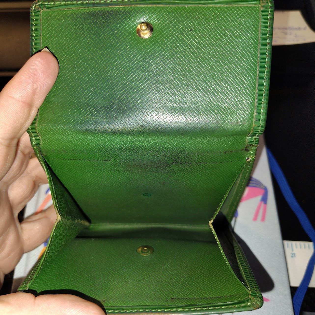 Louis Vuitton Louis Vuitton Epi leather wallet in green. Size ONE SIZE - 5 Thumbnail