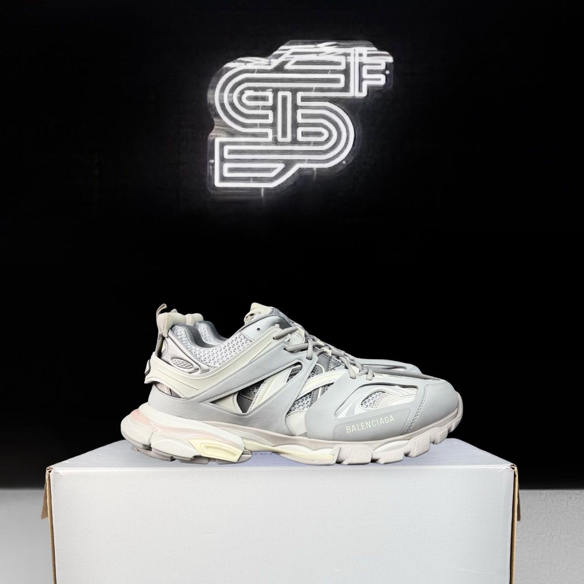 Balenciaga Balenciaga LED Track Runner Size US 14 / EU 47 - 1 Thumbnail