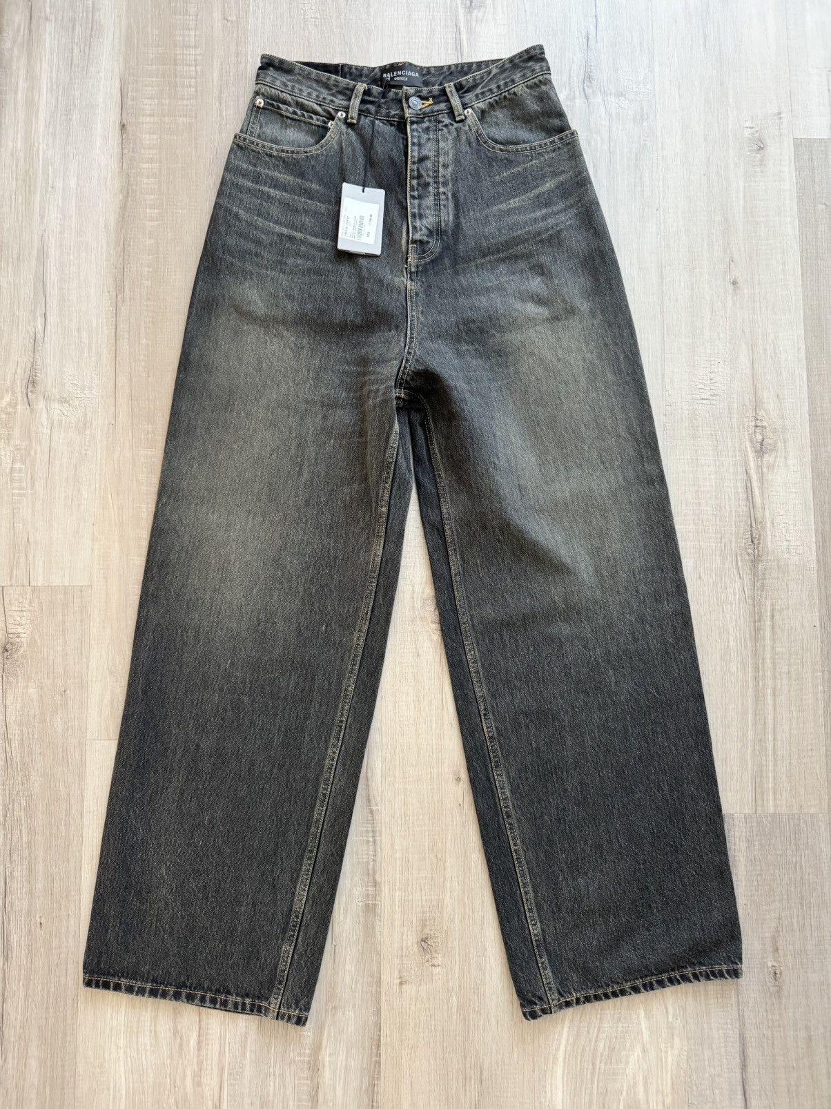 Balenciaga Sold out SS22 red carpet Destroyed Super Large