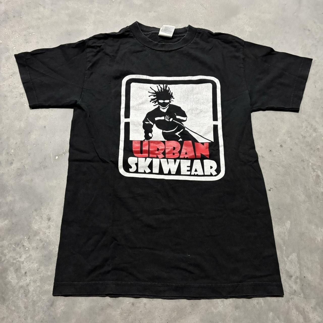 Japanese Brand × Vintage Crazy Vintage Y2K/2000s Black Urban Skiwear Graphic Tee! Size US S / EU 44-46 / 1 - 1 Thumbnail