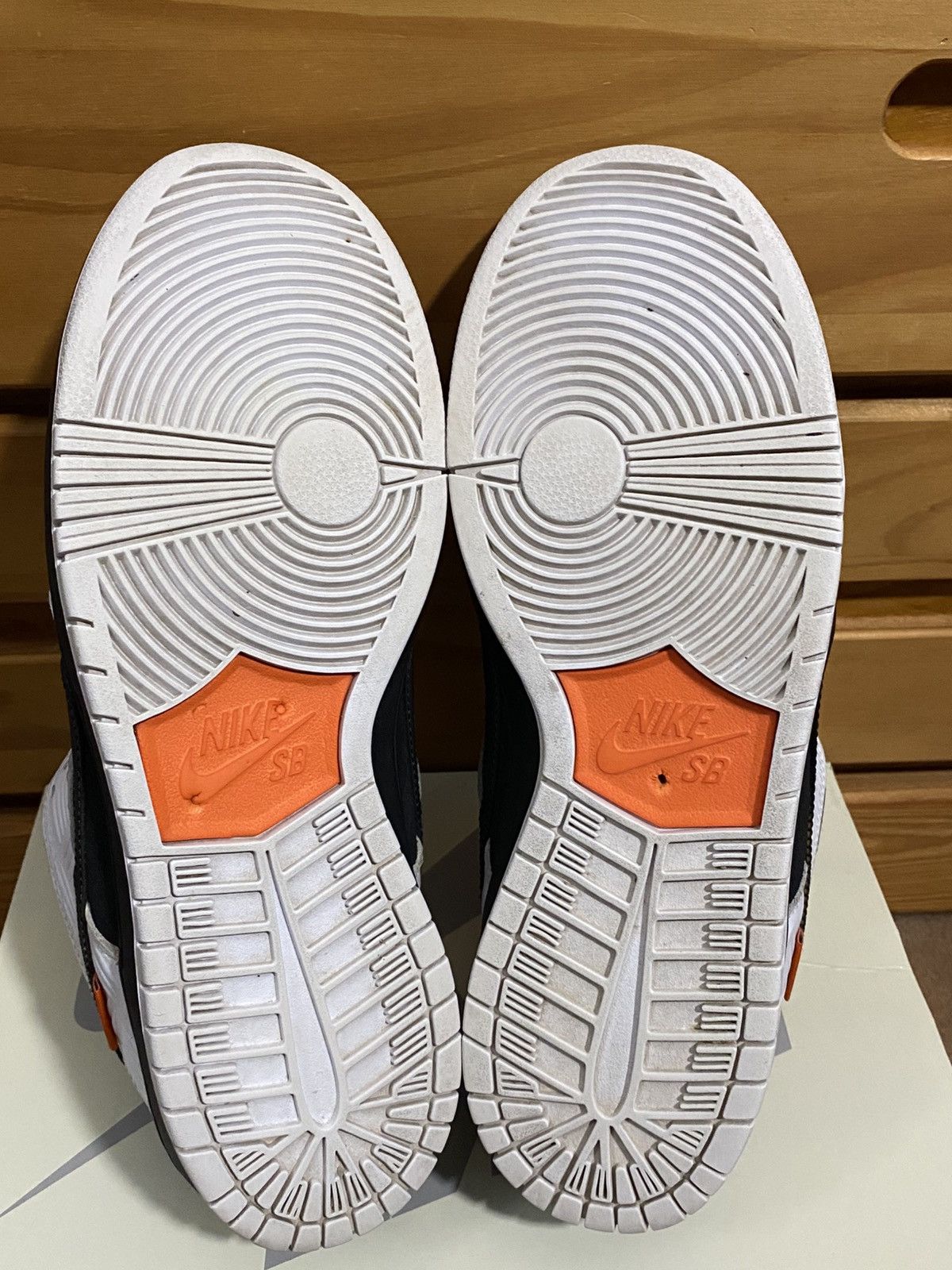 Nike SB Nike SB Dunk Low Tightbooth Size 11.5 Size US 11.5 / EU 44-45 - 7 Thumbnail