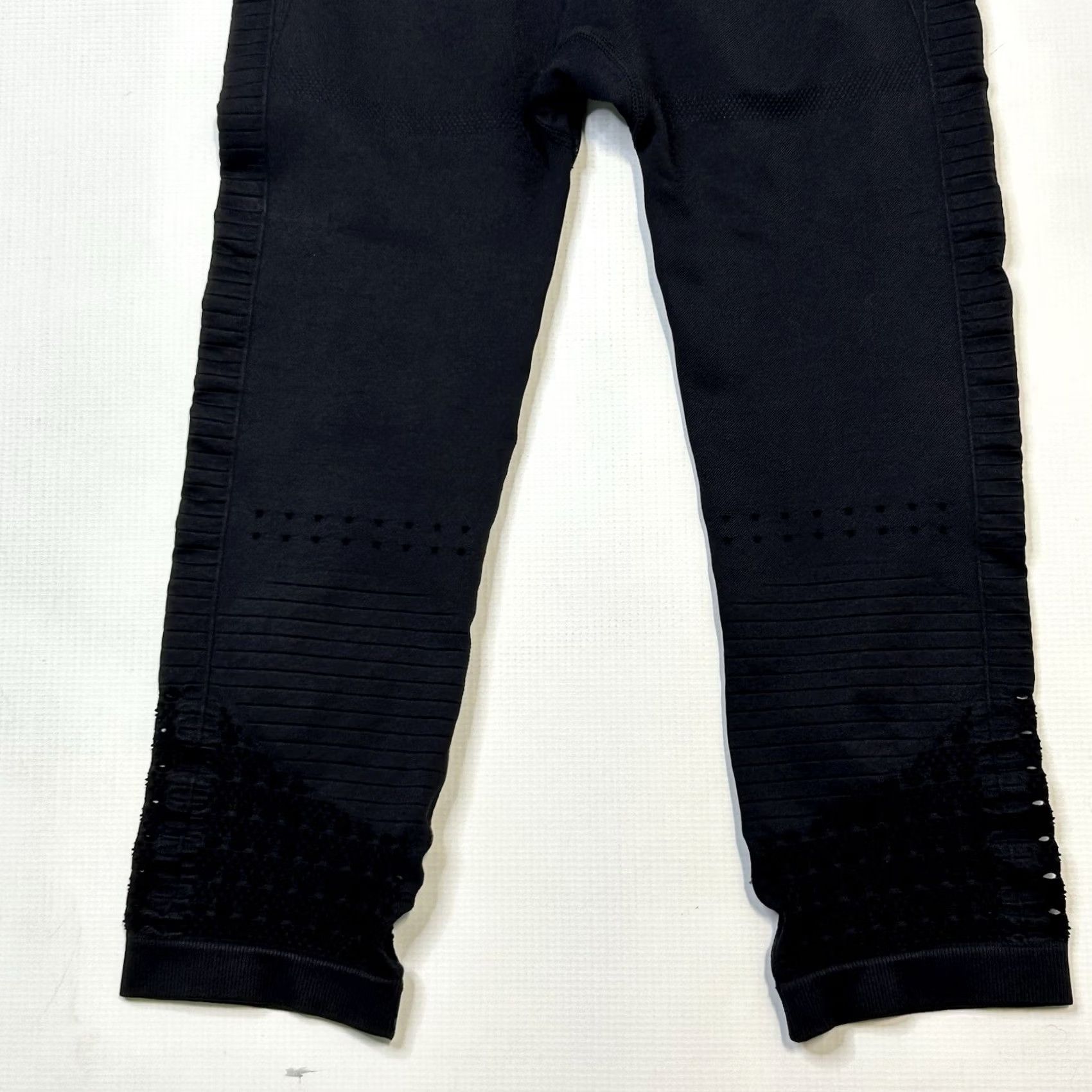 Gymshark VINTAGE Gymshark Black Leggings Cut Out Moto Womens XS 18” Inseam Crop Length Size 26" / US 2 / IT 38 - 4 Thumbnail