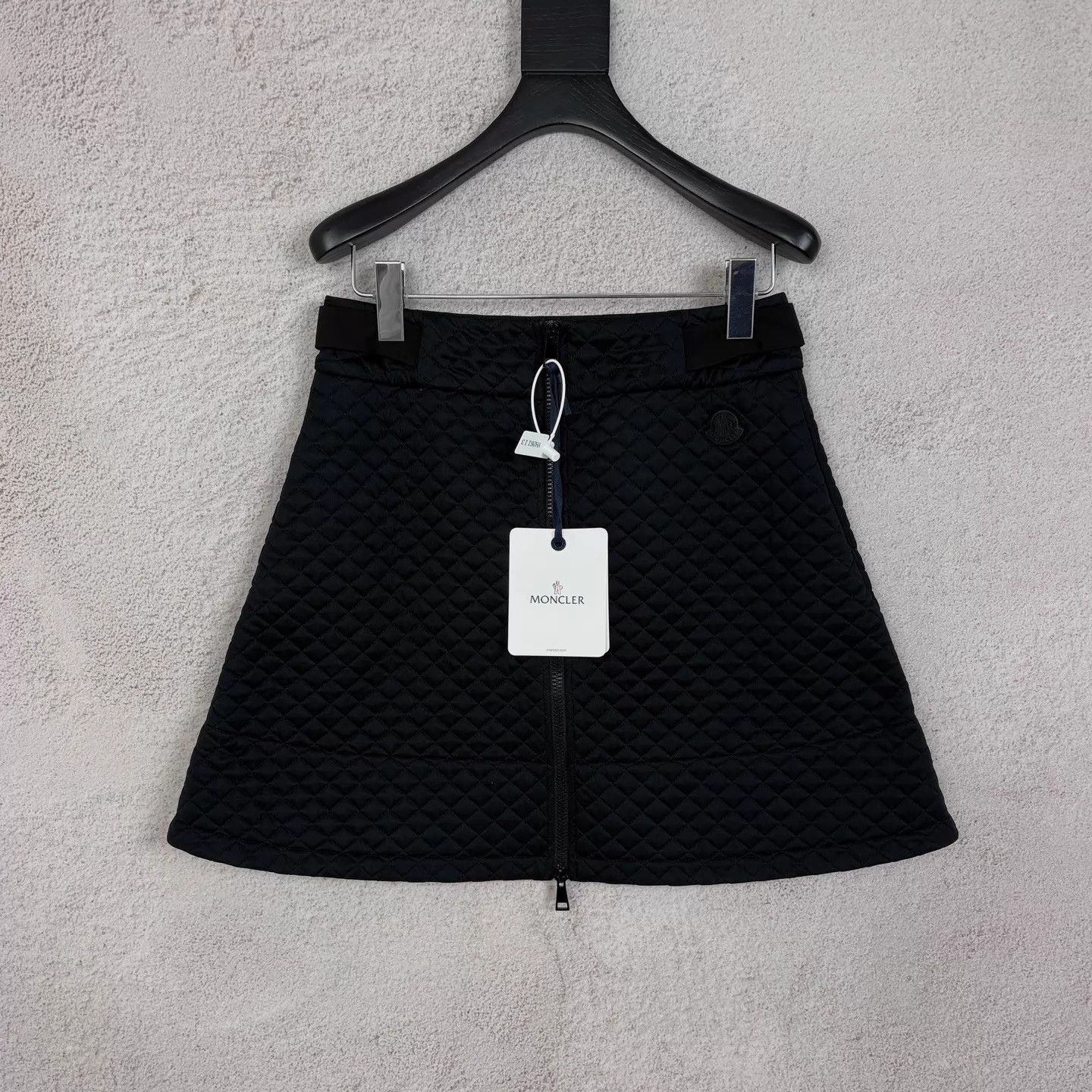 Moncler Moncler Diamond Quilted A-Line Mini Skirt Black M Size 27" / US 4 / IT 40 - 1 Thumbnail