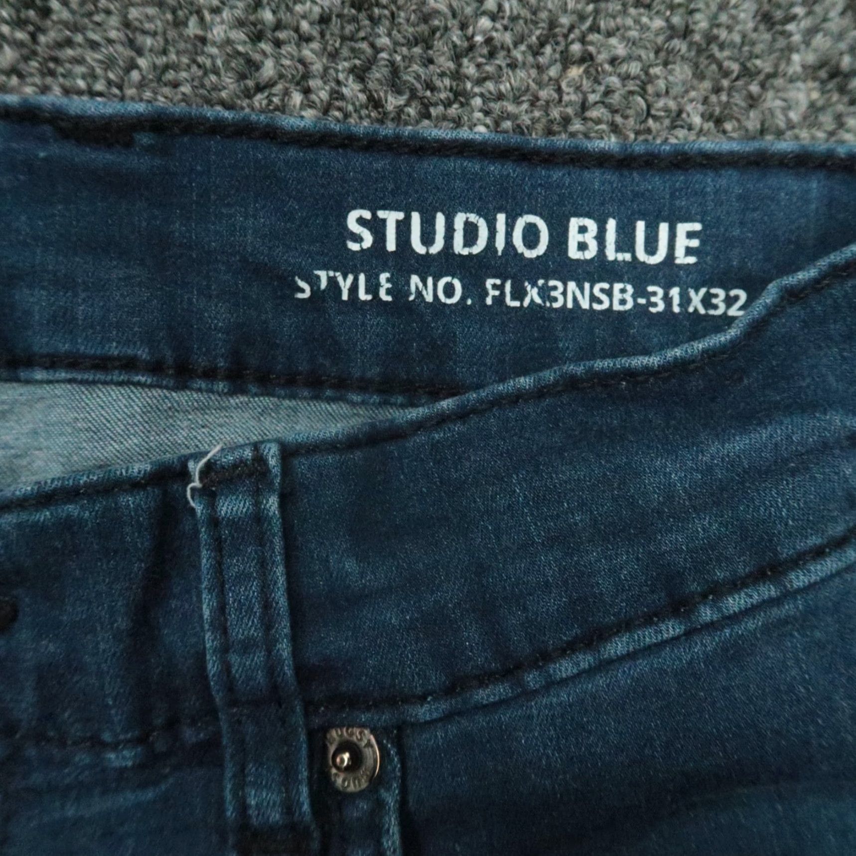 Vintage Mugsy Jeans Men 5-Pocket Straight Style Denim Jeans Blue Medium Wash 31x32 Cotton Polyester Viscose Stretch Regular Fit Belt Loops Machine Washable Size US 31 - 4 Thumbnail