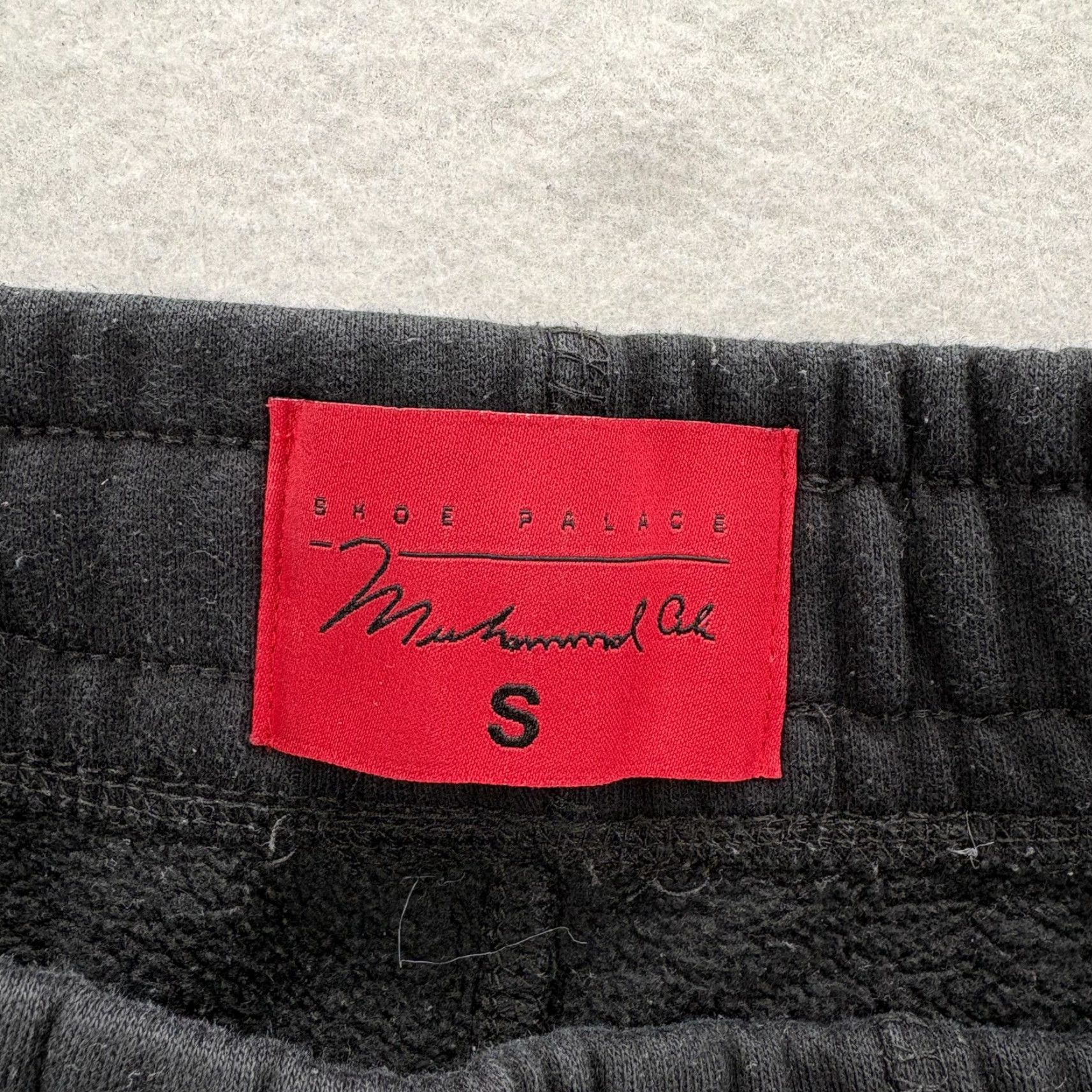 Palace VINTAGE? (No—not vintage per specs) Shoe Palace Muhammad Ali Fleece Jogger Pants Mens Small Black Drawstring Pockets Tapered Front Flat Front Size US 29 - 3 Thumbnail