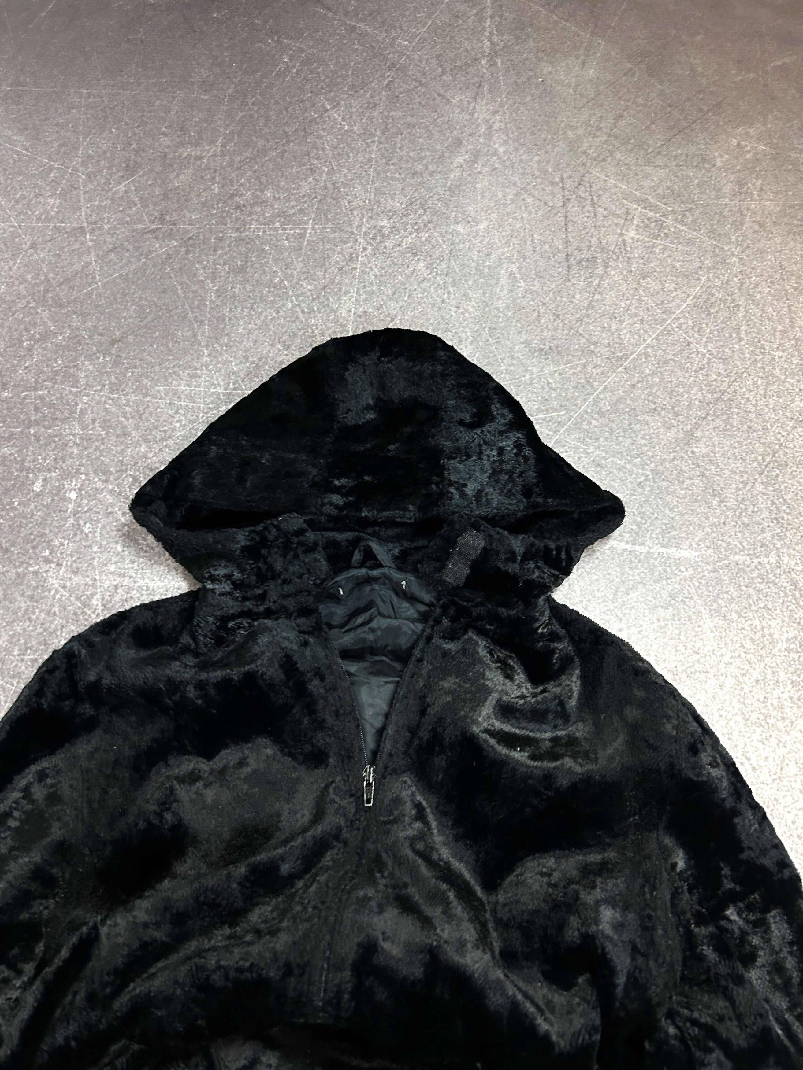 Japanese Brand Plush Faux Fur Jacket Oversized Minimalist All Black Size US S / EU 44-46 / 1 - 10 Thumbnail