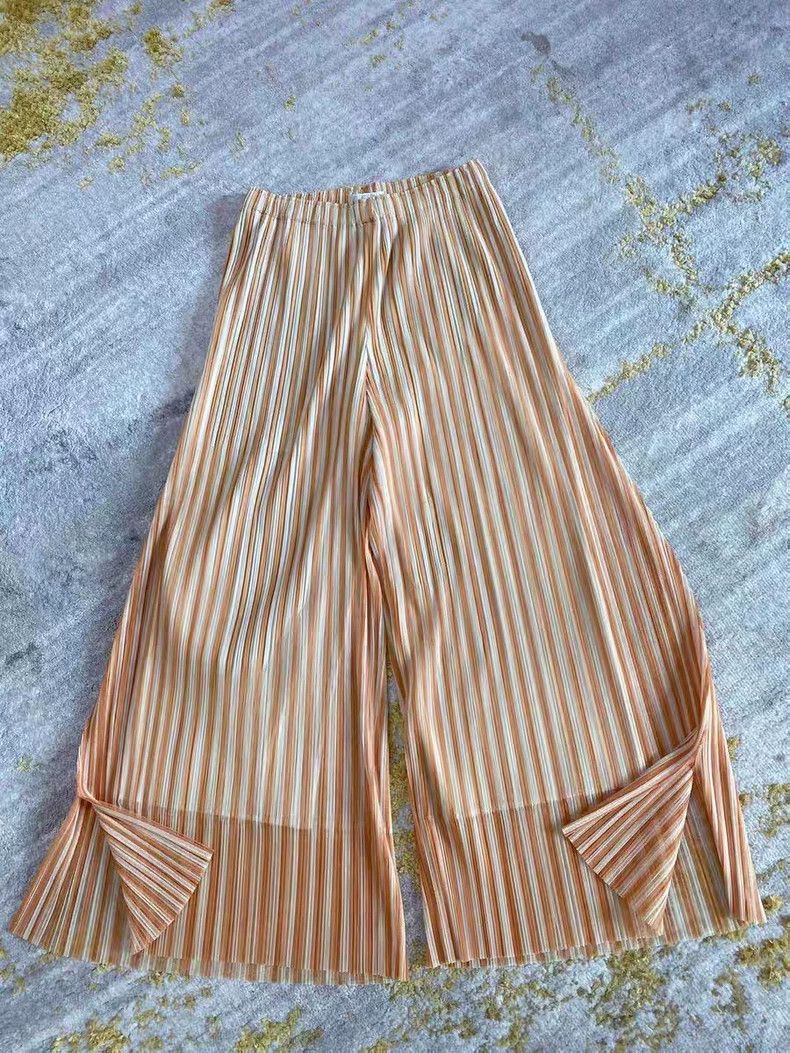 Issey Miyake Issey Miyake size:5 Camel-colored gauze striped dress Size S / US 4 / IT 40 - 9 Thumbnail