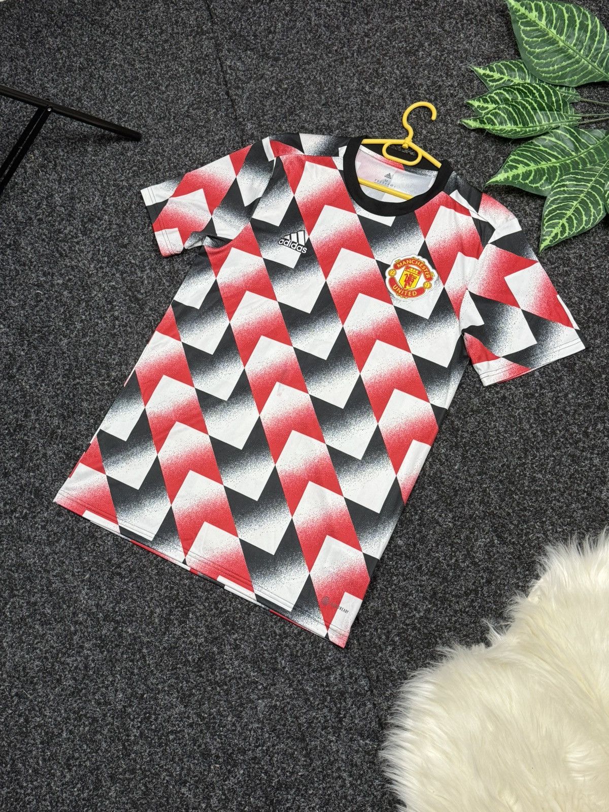 Adidas Adidas Manchester United 2022 Pre-Match Soccer Jersey size M Size US M / EU 48-50 / 2 - 1 Thumbnail
