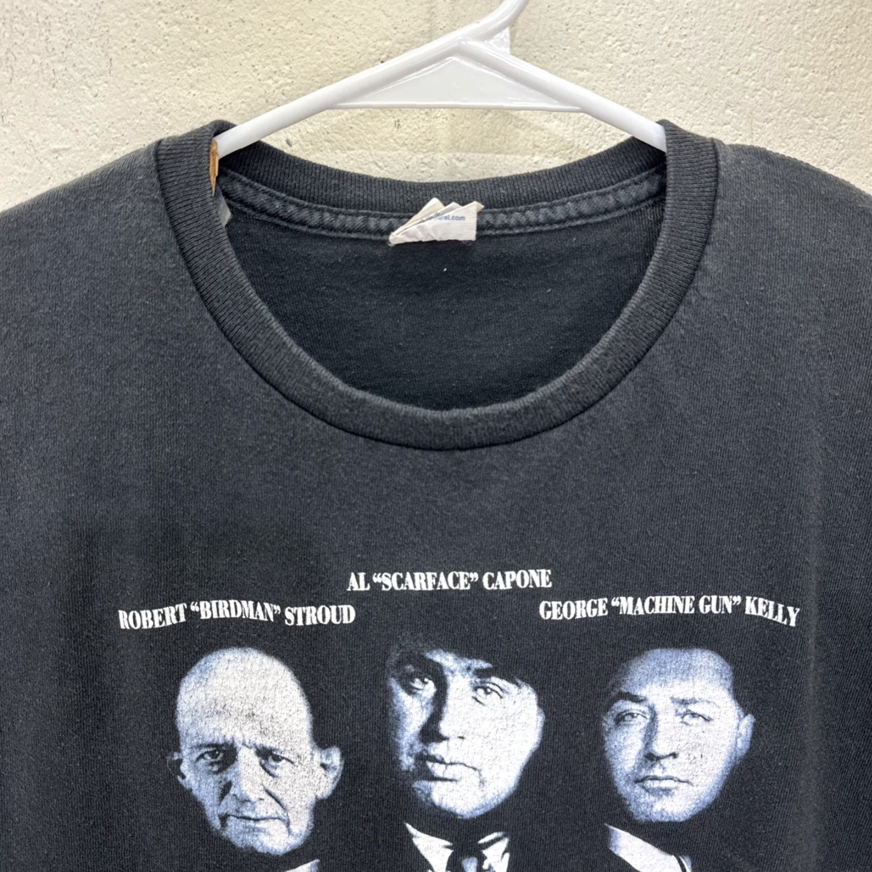 Delta VINTAGE The Rock Alcatraz Al Capone Machine Gun Kelly T Shirt Men Large Black 20s Mobster Movie Promo Size US L / EU 52-54 / 3 - 5 Thumbnail