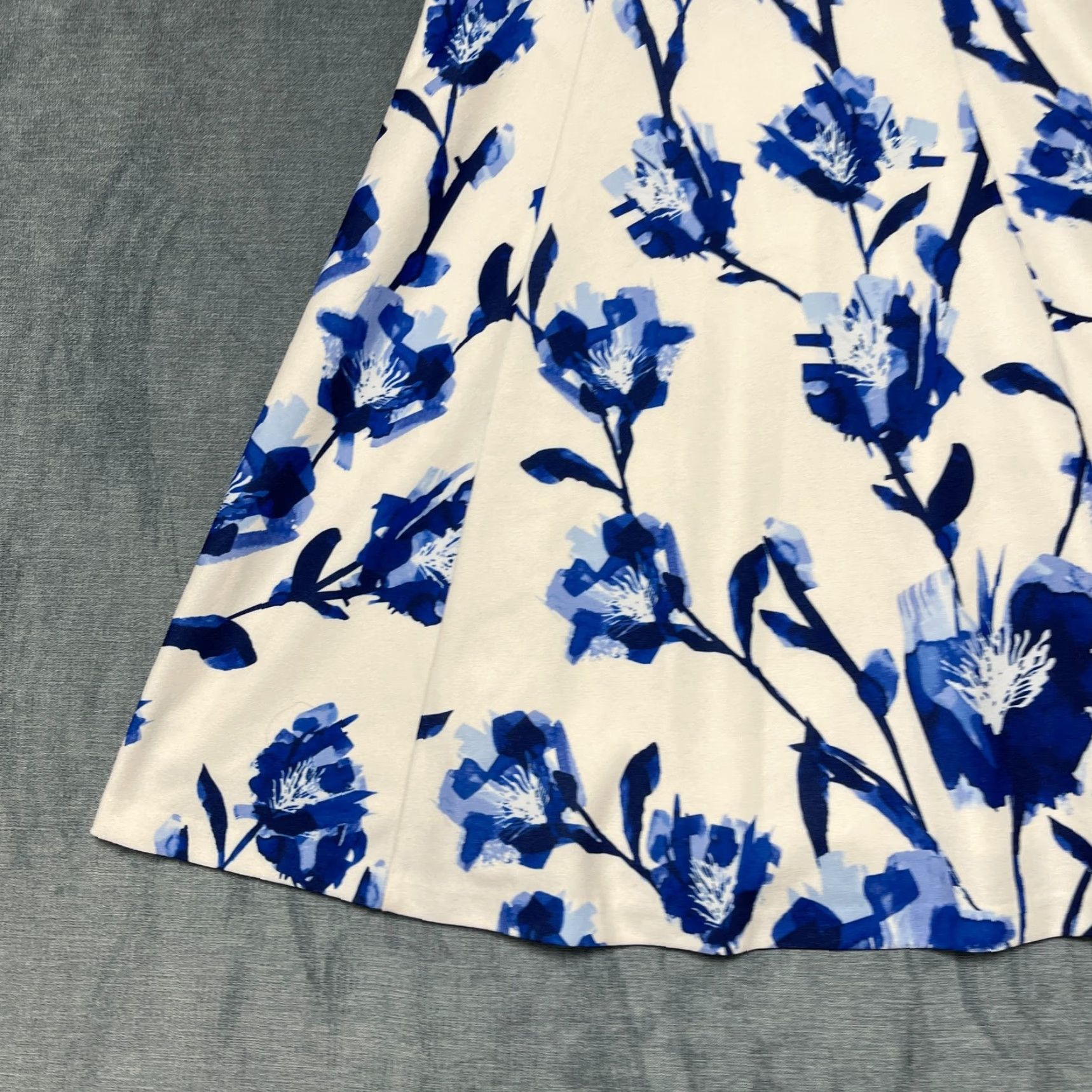 Vintage VINTAGE Eliza J Fit & Flare Soft Dress Womens 6 White Blue Floral Lined Party Wear Size M / US 6-8 / IT 42-44 - 3 Thumbnail