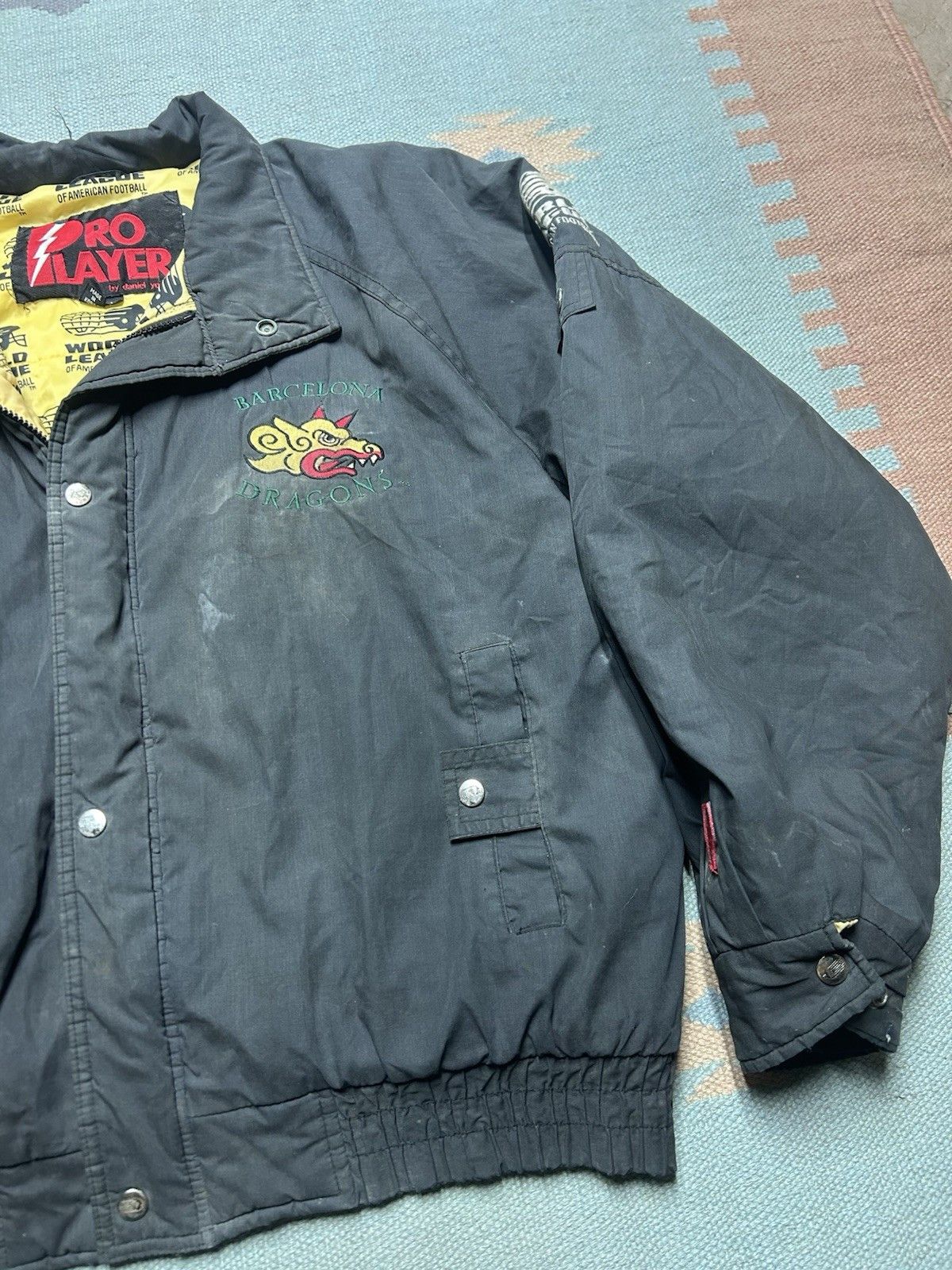 Vintage VTG pro player puffer jacket Barcelona dragons distressed L Size US L / EU 52-54 / 3 - 4 Thumbnail