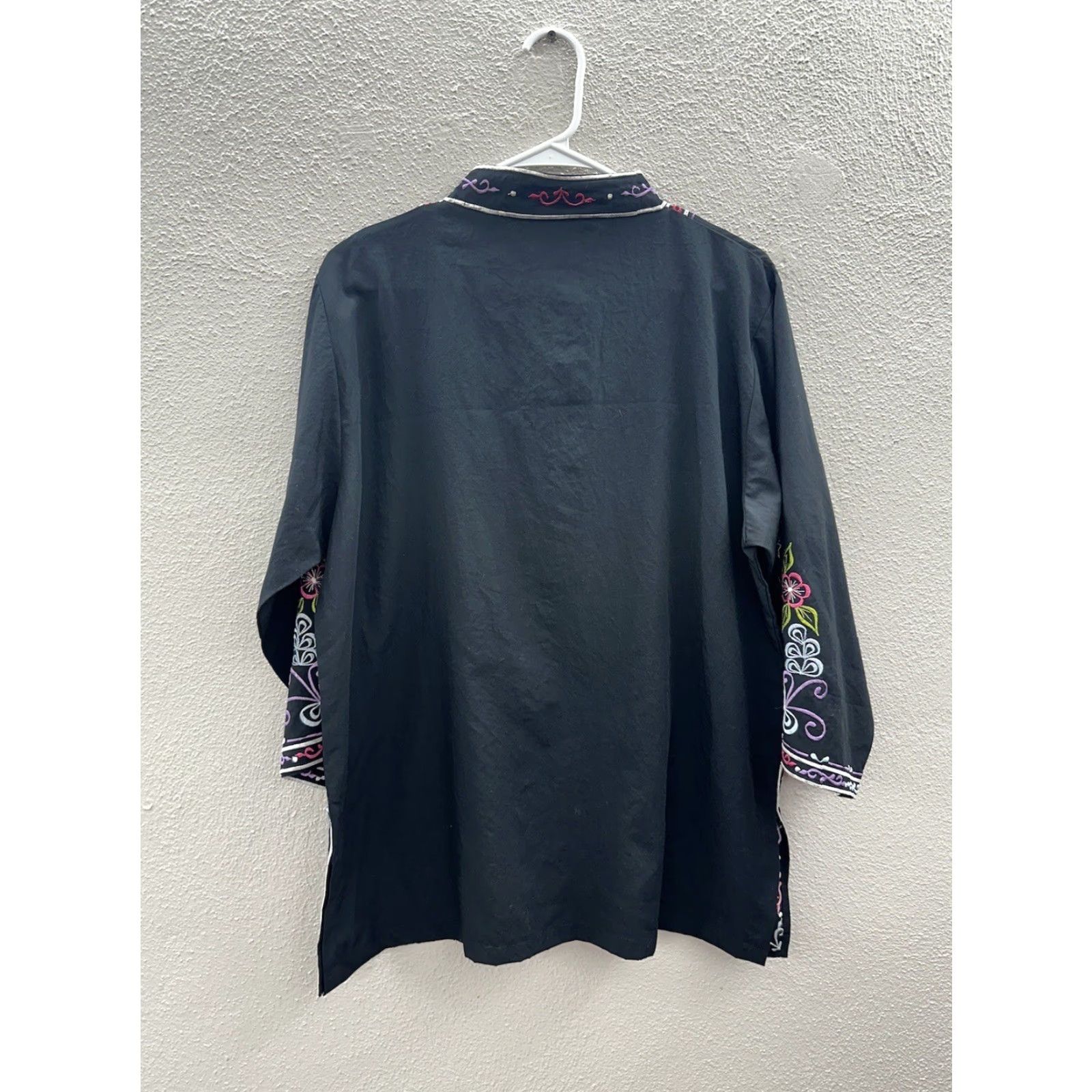 Vintage International Apparel Mart Inc. Womens Blouse Size Large Black Flora Button Up Size L / US 10 / IT 46 - 6 Thumbnail