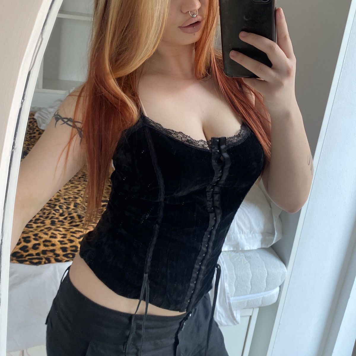 Vintage Vintage velvet black gothic corset top Size S / US 4 / IT 40 - 1 Thumbnail