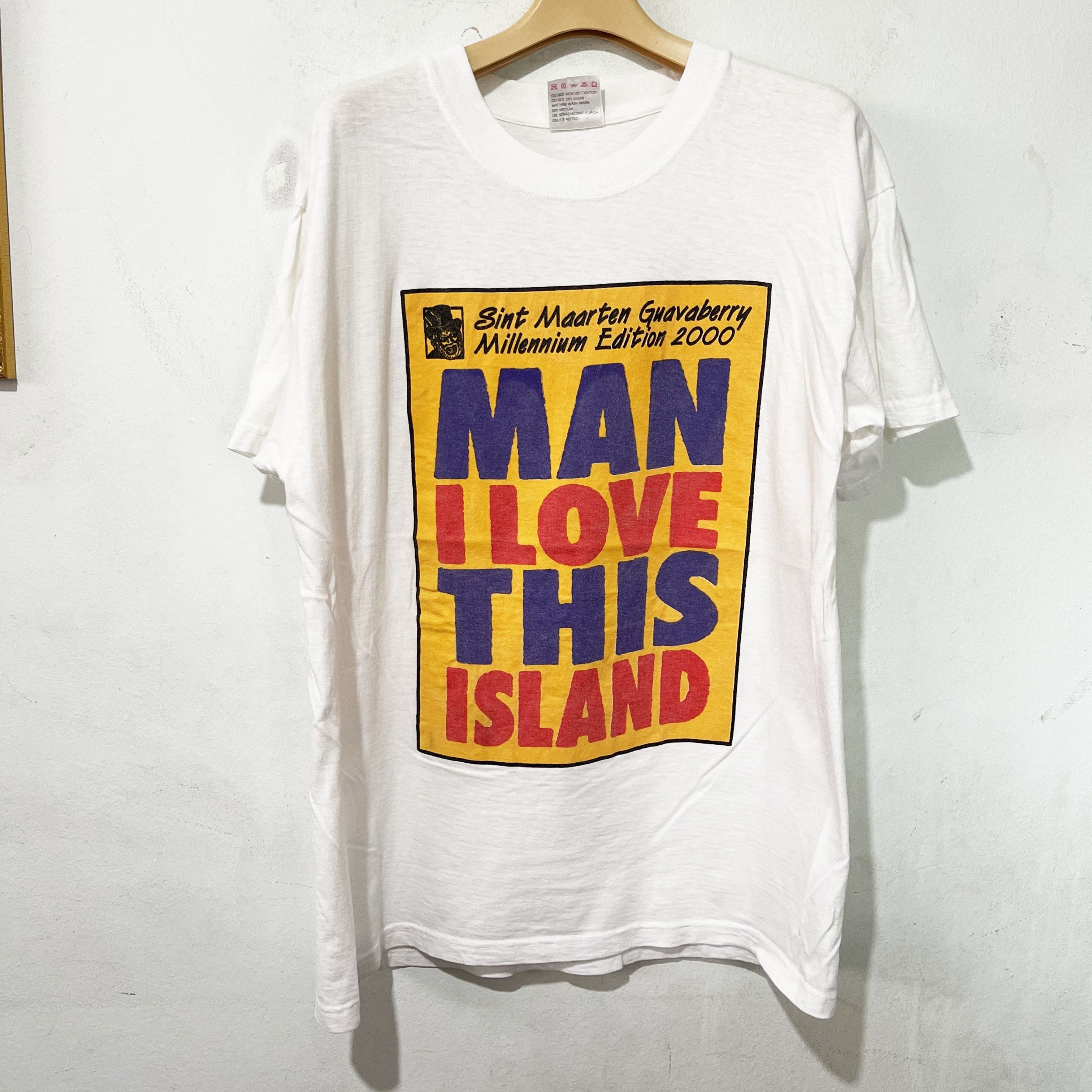 Vintage Vintage 2000 Man I Love This Island T-Shirt Size US M / EU 48-50 / 2 - 1 Thumbnail