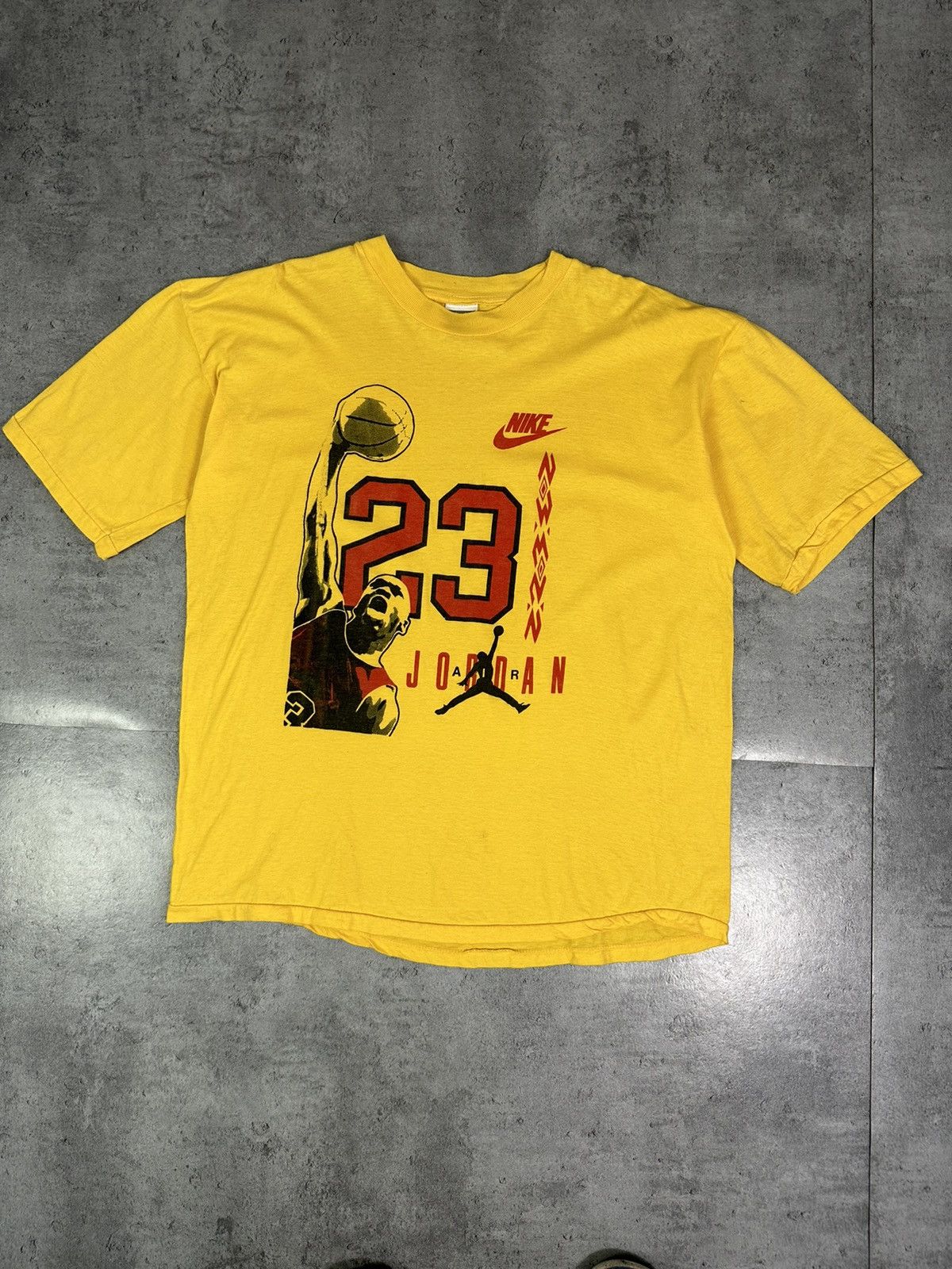Jordan Brand × Nike × Vintage Jordan 23 Chicago bulls vintage T-shirt 80s 90s USA Size US M / EU 48-50 / 2 - 1 Thumbnail