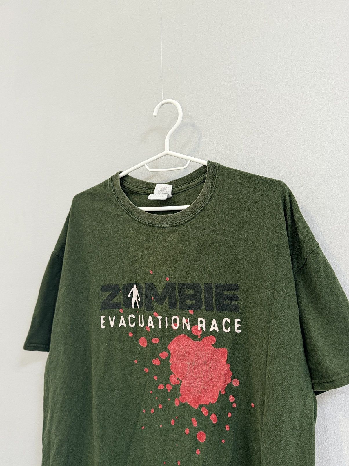 Band Tees × Vintage Thrashed Mega Print Zombies T-shirt Size US XL / EU 56 / 4 - 2 Thumbnail