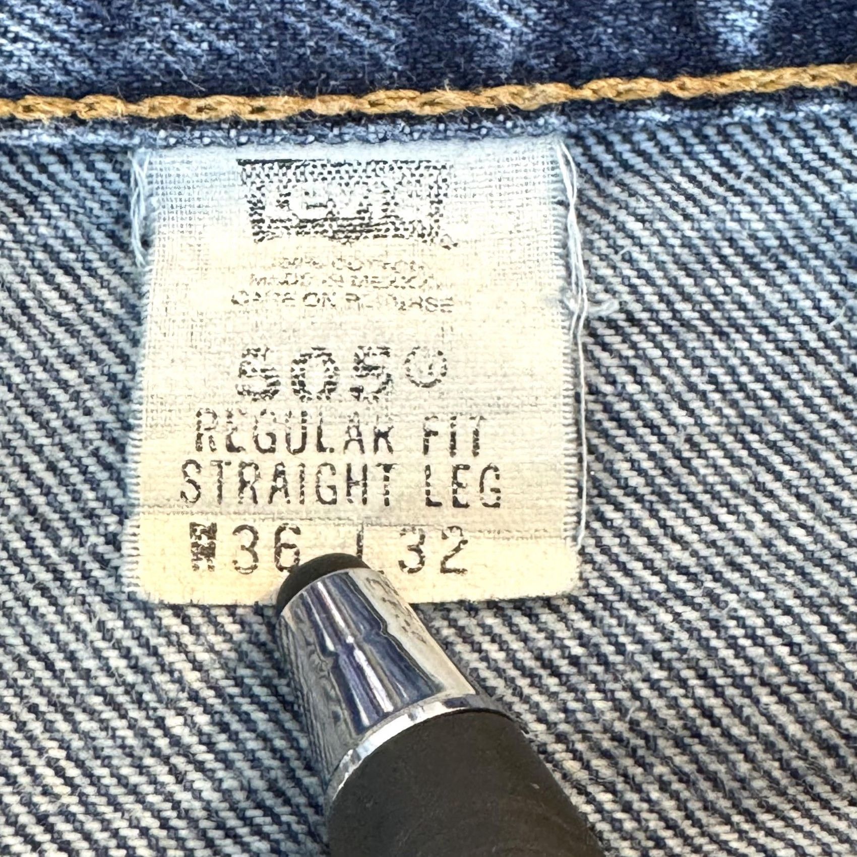 Levi's VINTAGE Levis 505 Jeans Mens 36x32 Blue Regular Fit Straight Leg Denim Classic 90s Y2K Size US 36 / EU 52 - 6 Thumbnail
