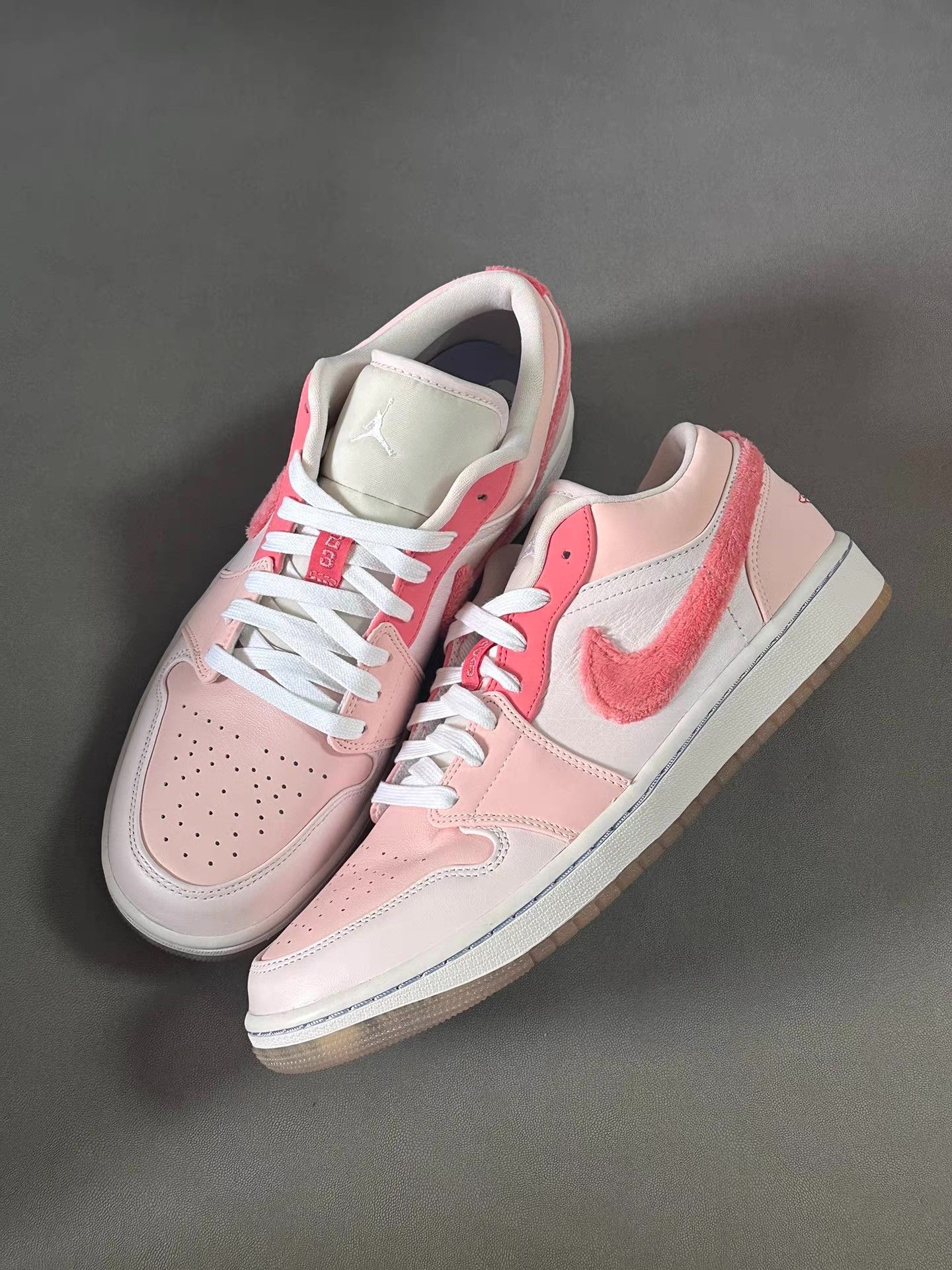 Nike AJ1 Pink Plush Swoosh Ｑ20 Size US 10 / EU 43 - 1 Thumbnail