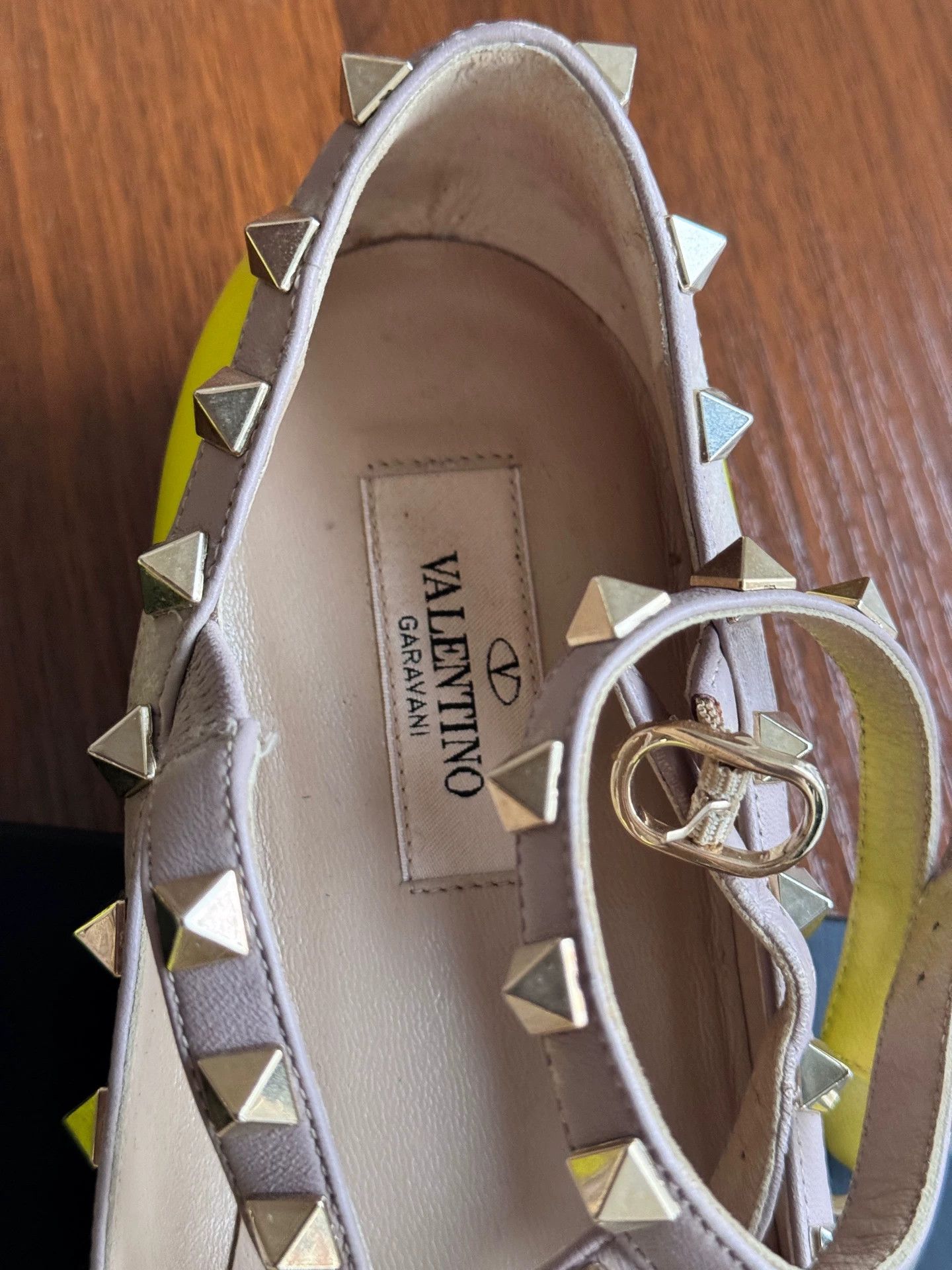 Valentino Valentino 98 New low-top studded yellow EUR 37.5 Size US 6.5 / IT 36.5 - 8 Thumbnail