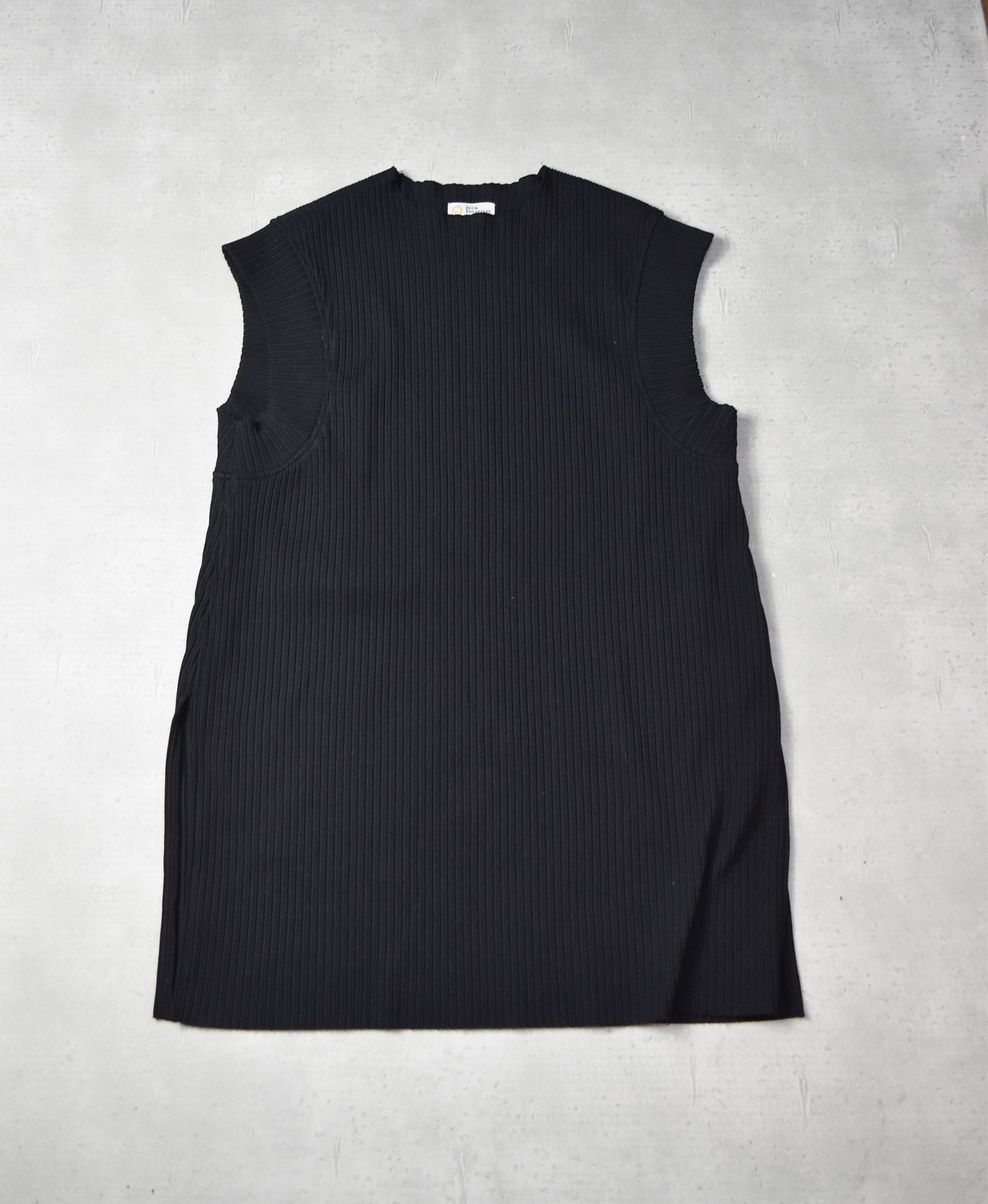 image of Bed&breakfast No Sleeve Knit Sweater 14-2-21 102 in Black, Women's (Size Small)