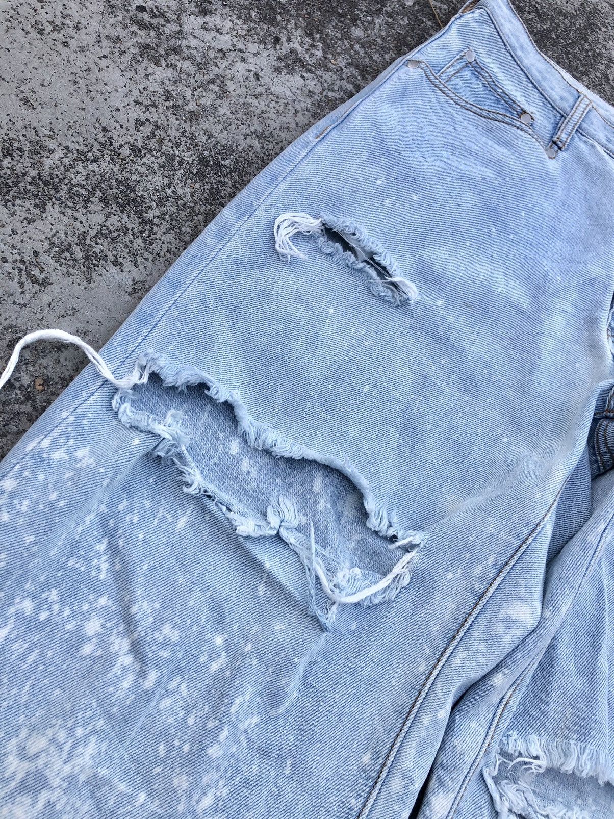 Designer BAGGY⚡️⚡️WEGO JAPAN BLEACHED DISTRESSED JEANS Size US 31 - 4 Thumbnail