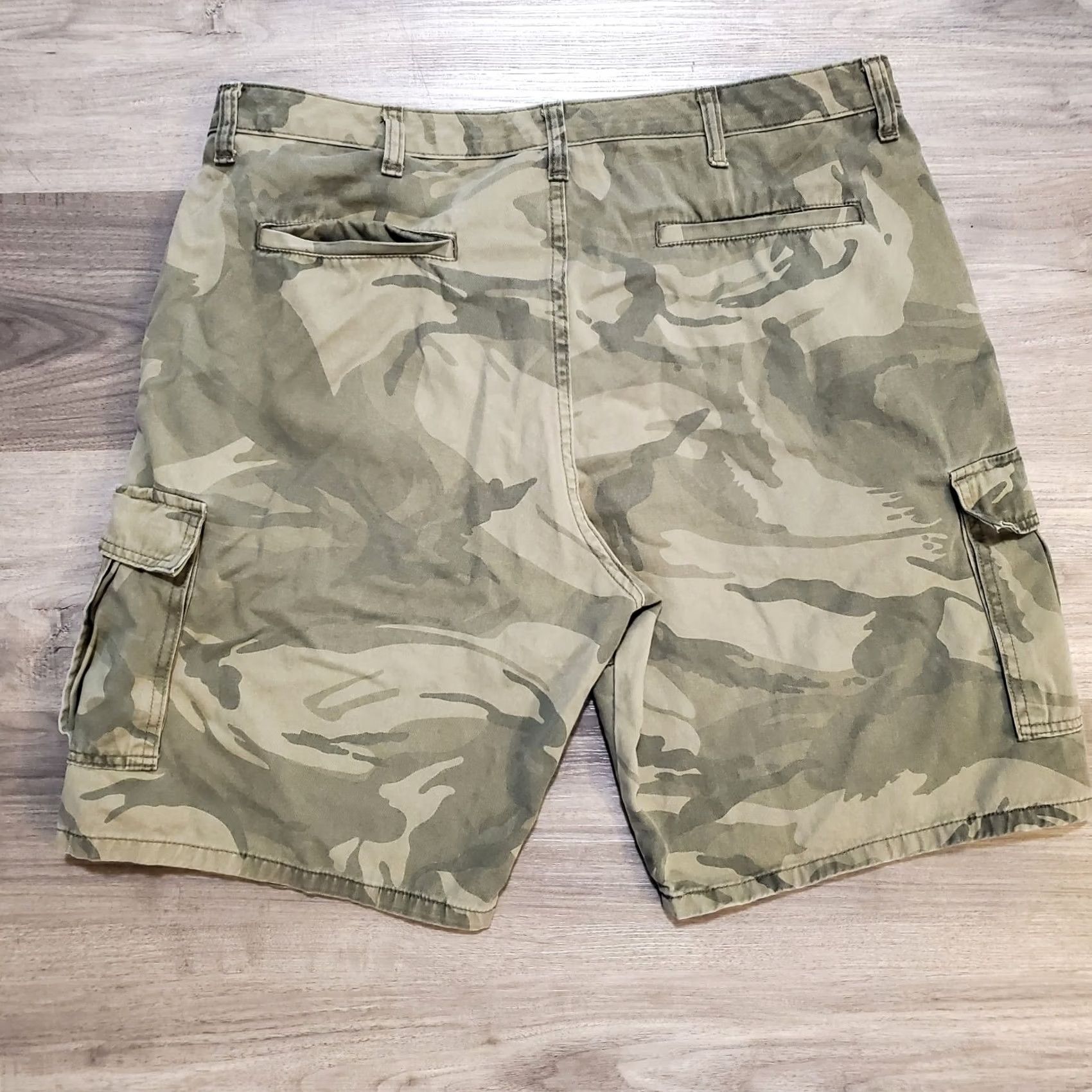 Wrangler Wrangler Cargo Shorts Mens 38R Camo Summer Grunge Streetwear Size US 38 / EU 54 - 2 Thumbnail