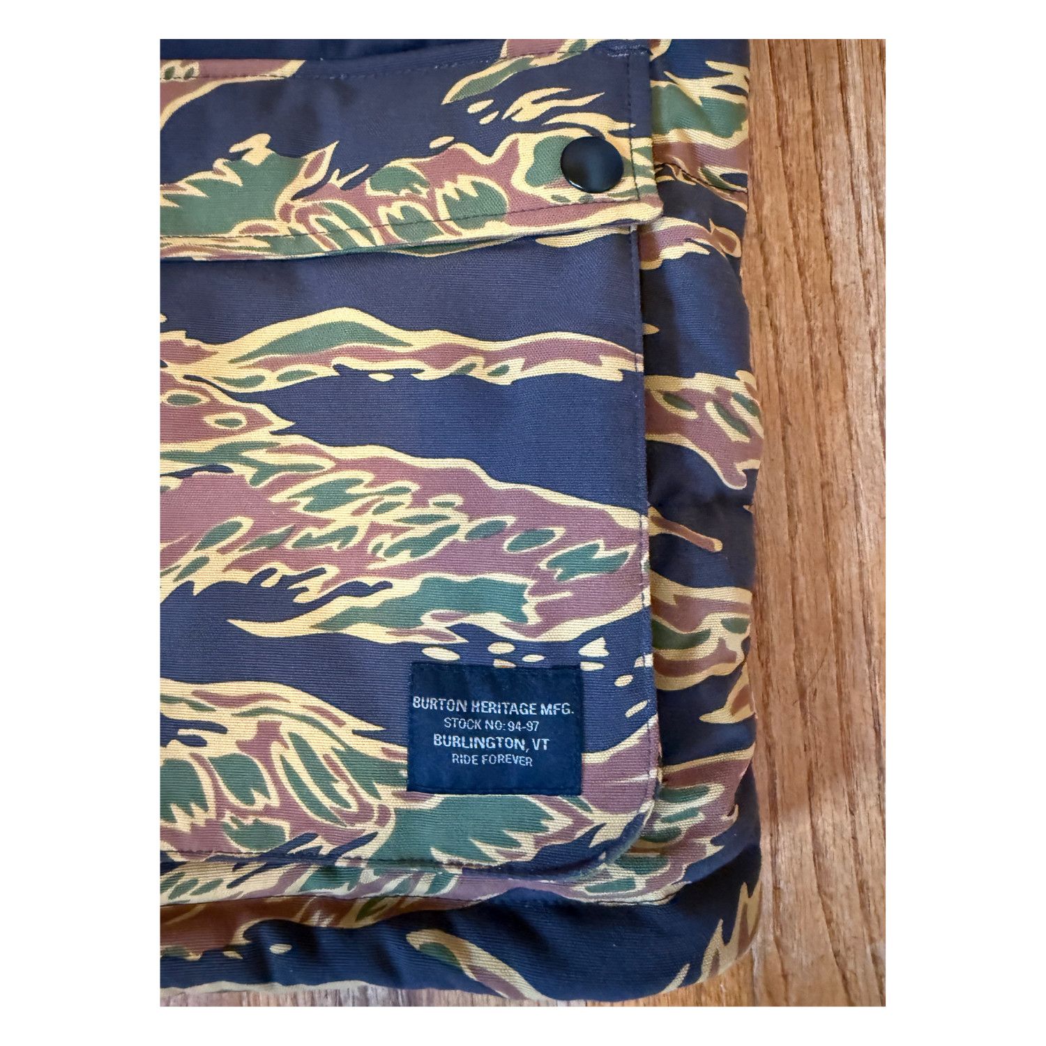 Burton Burton Heritage Series Men's Camo "Tiger Stripe" Down Vest Size US L / EU 52-54 / 3 - 3 Thumbnail
