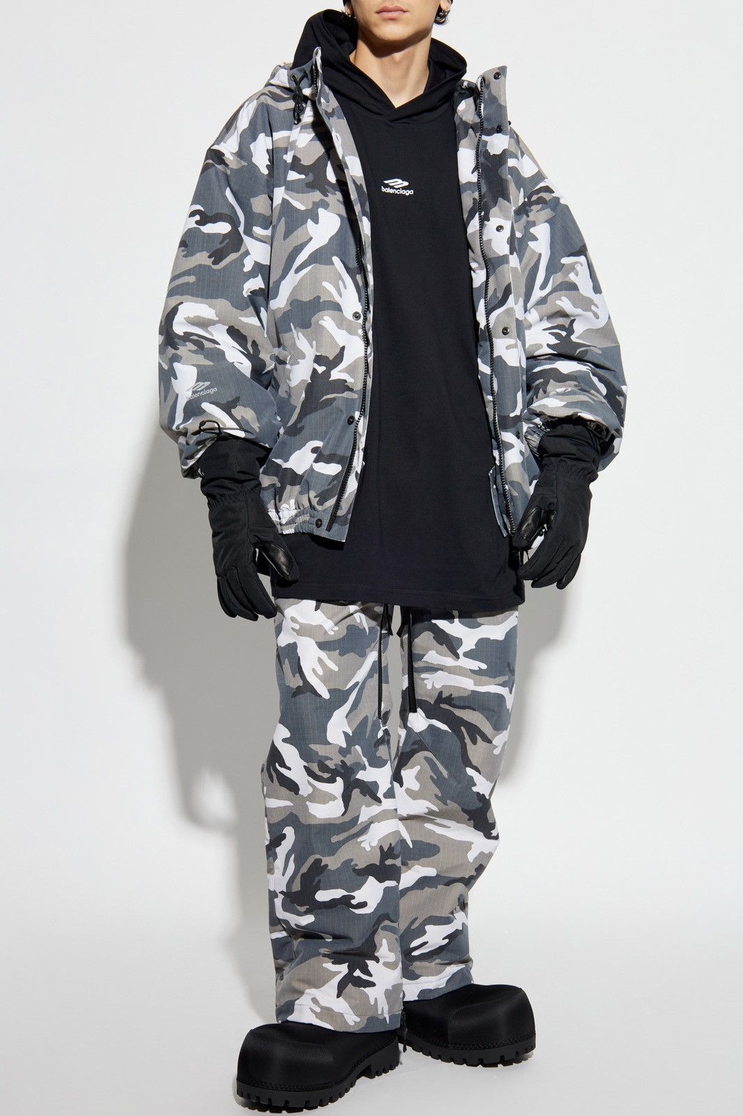 Balenciaga Balenciaga Camo Ski Pants Size US 28 / EU 44 - 2 Thumbnail
