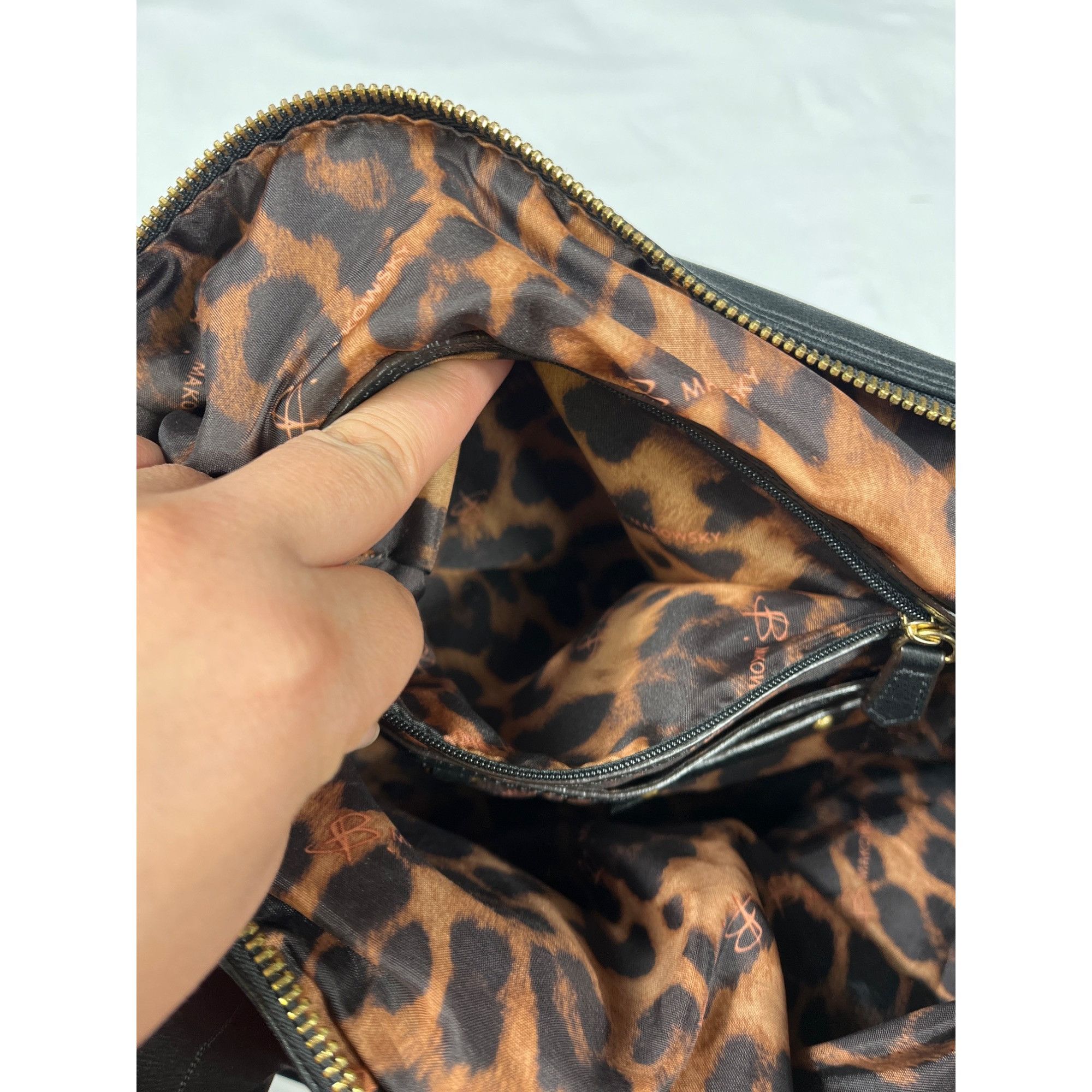 Designer B. Makowsky Womens Black Leather Handbag With Gold Tone Hard Size ONE SIZE - 6 Thumbnail